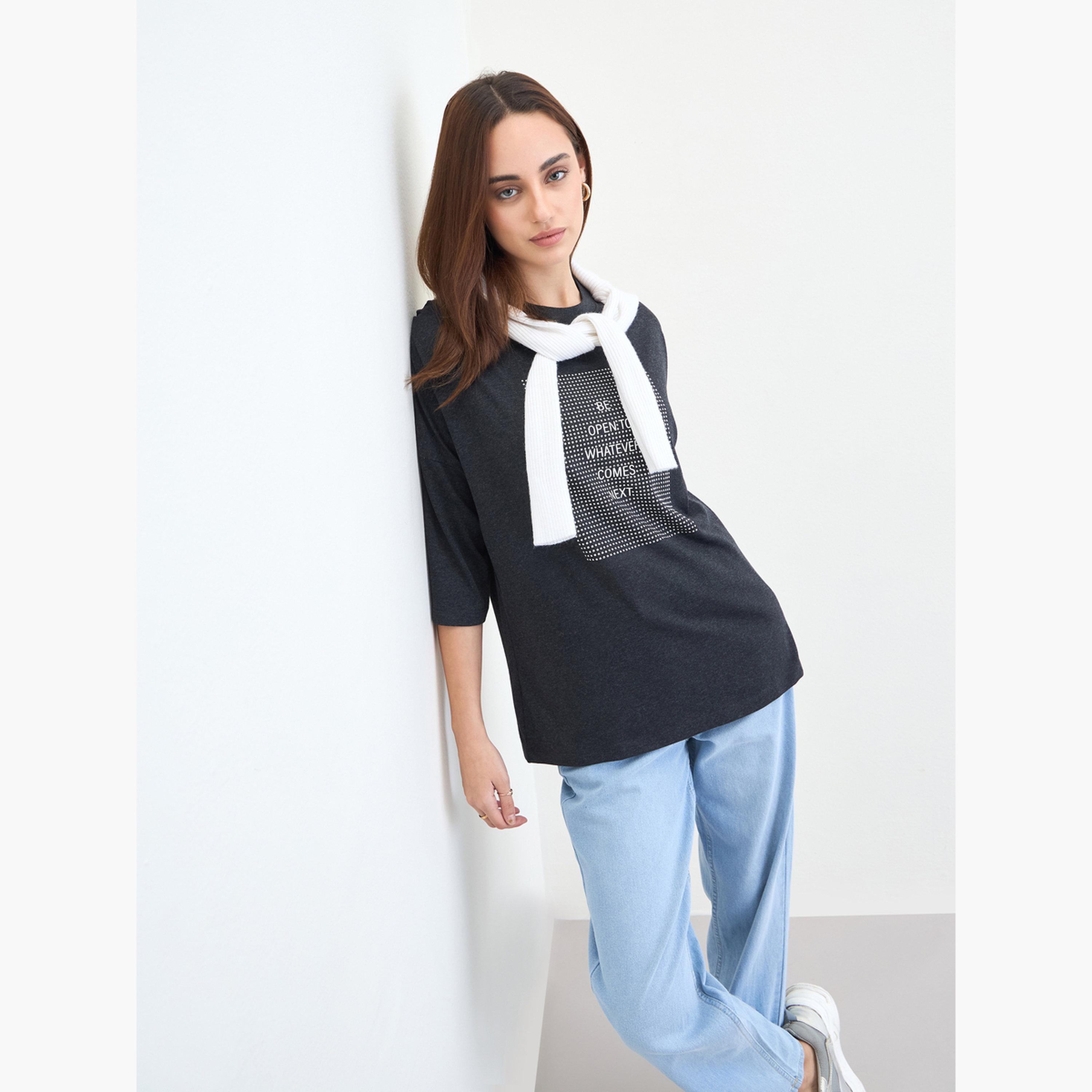 ستايلي - تيشيرت رمادي غامق مقاس واسع بشعار وأكمام 3/4-women-clothing-tshirts-image-4