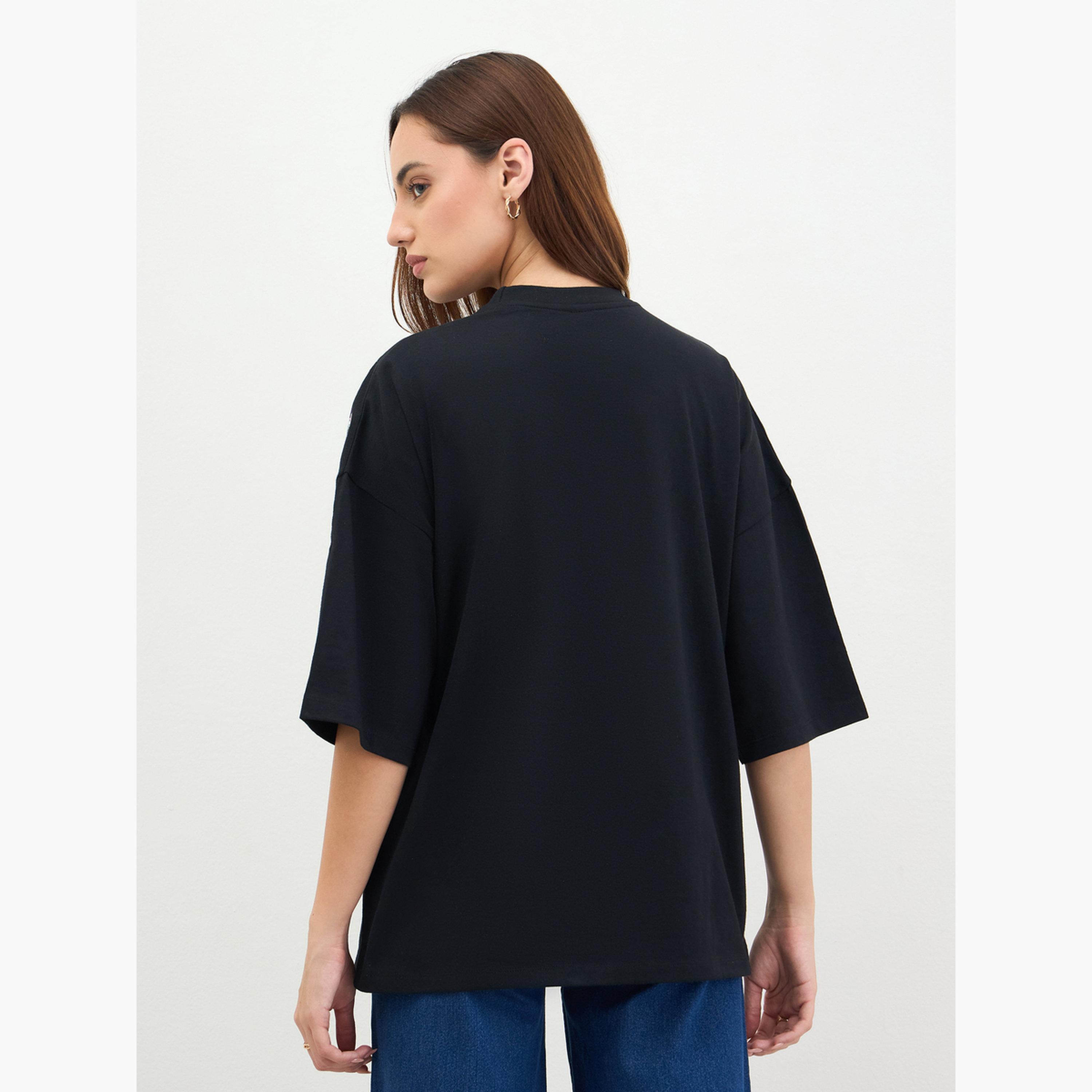 ستايلي - تي شيرت أسود مقاس واسع مطرز بالزهور-women-clothing-tshirts-image-5