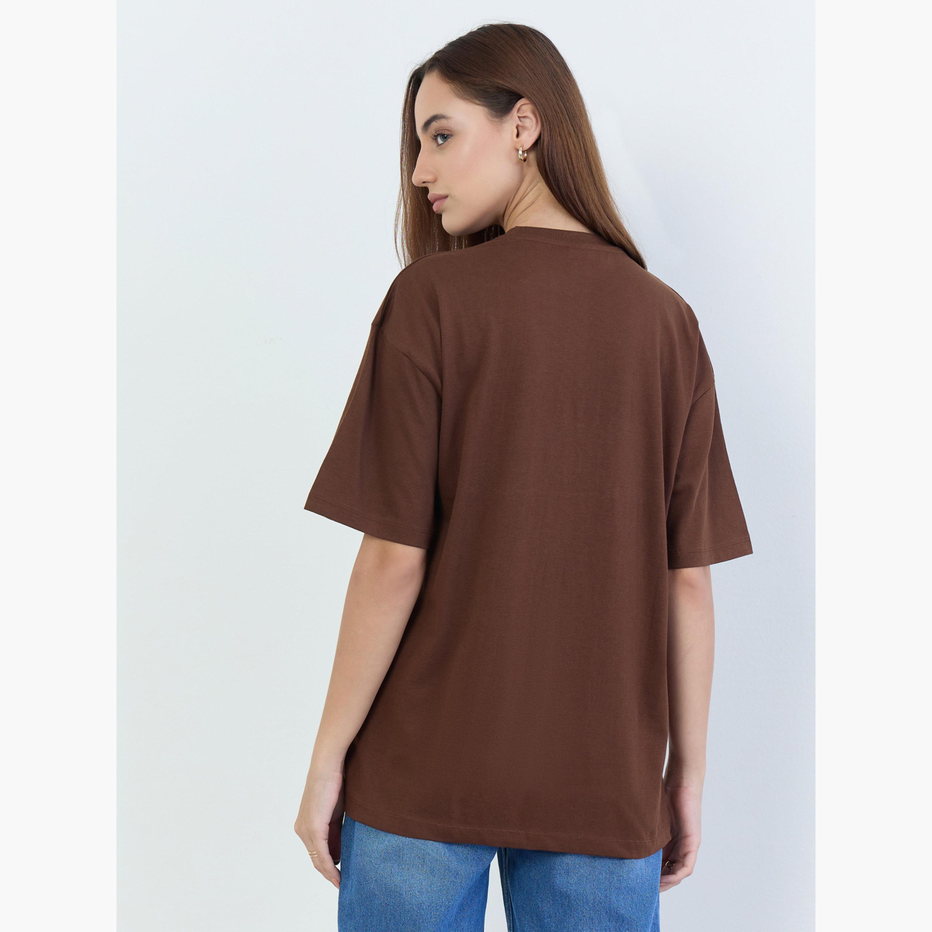 ستايلي - تي شيرت بني مقاس واسع بطبعة عليه شعار-women-clothing-tshirts-image-5