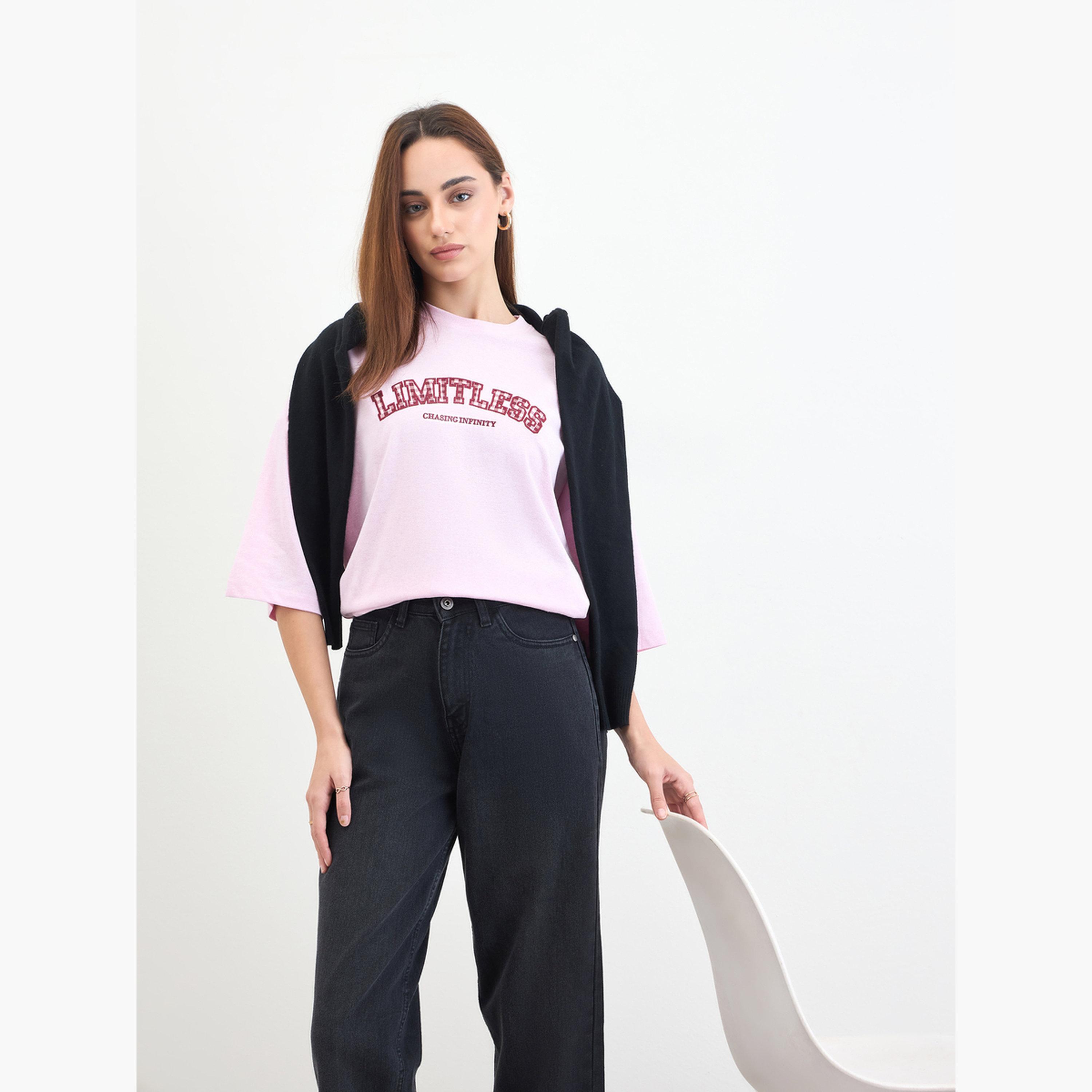 ستايلي - تي شيرت مقاس واسع بطبعة شعار لون وردي-women-clothing-tshirts-image-4