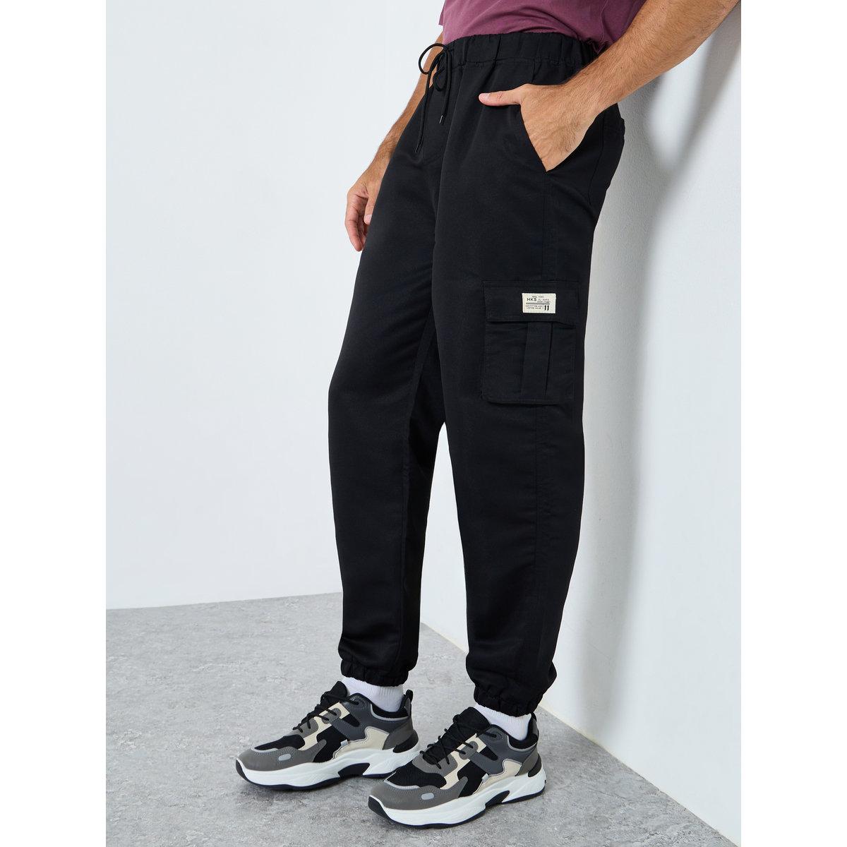 بنطال كارجو سادة بقصة مريحة-men-clothing-sportswearandactivewear-bottoms-image-1