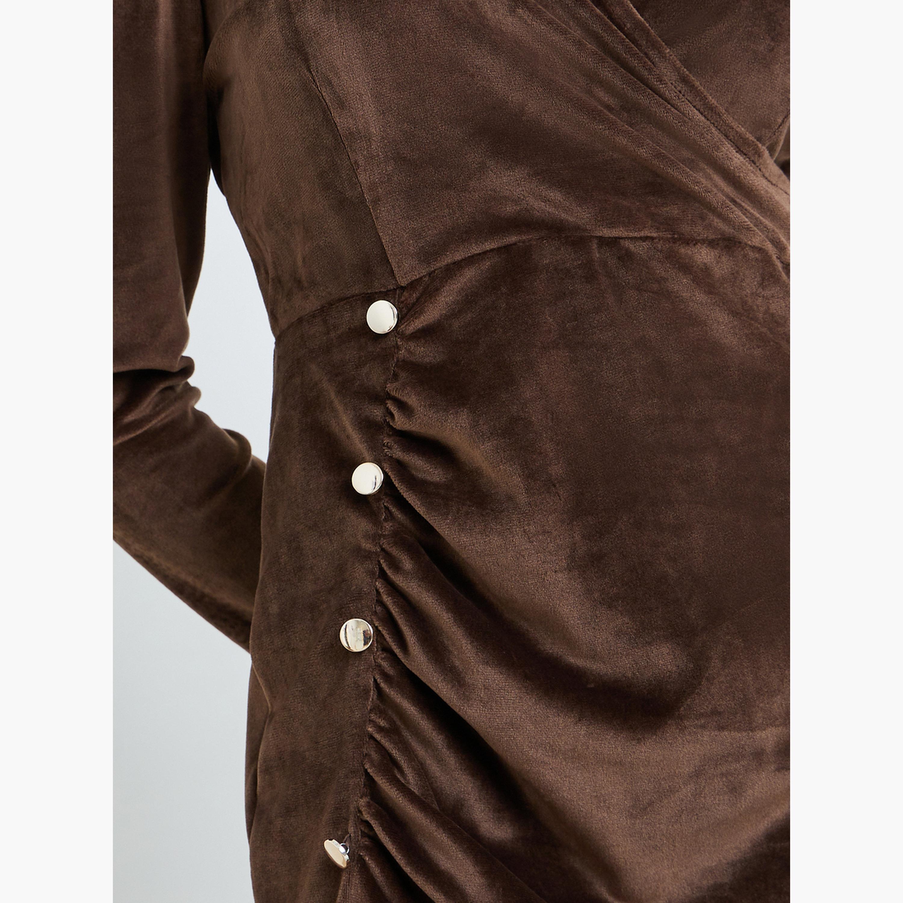فستان طويل بمظهر مخملي وتفاصيل أزرار للنساء-women-clothing-dresses-image-4
