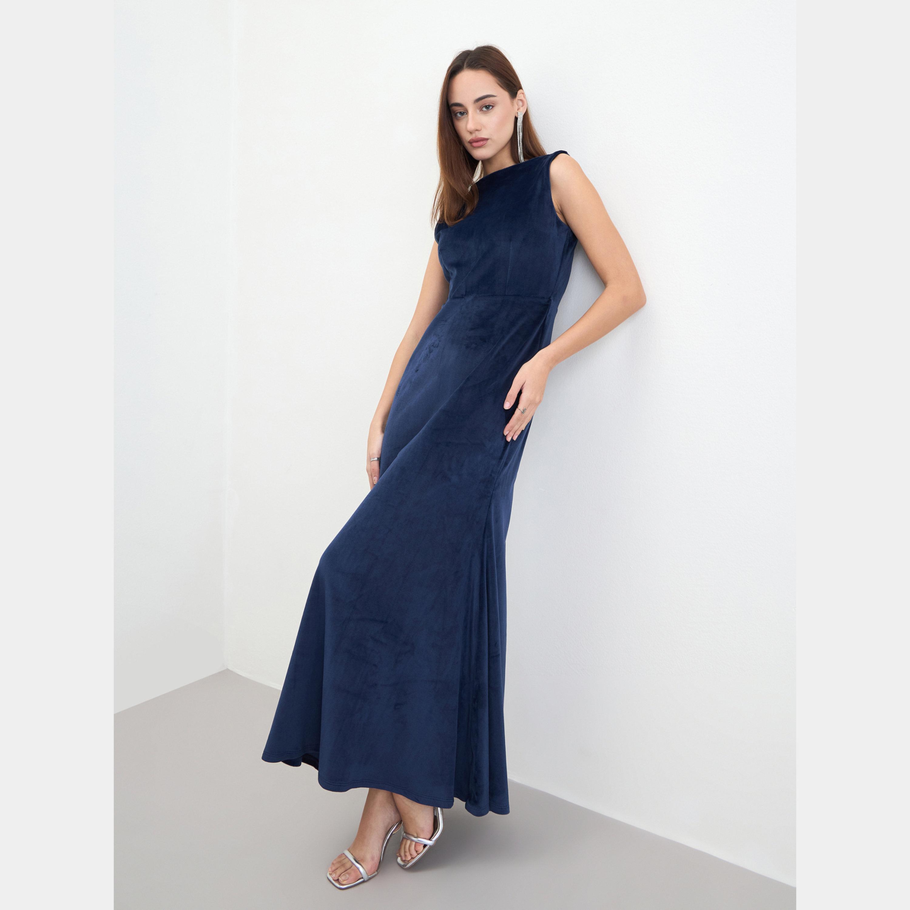 ستايلي - فستان ماكسي نسائي بدون أكمام بياقة دائرية ومظهر مخملي أزرق-women-clothing-dresses-image-2