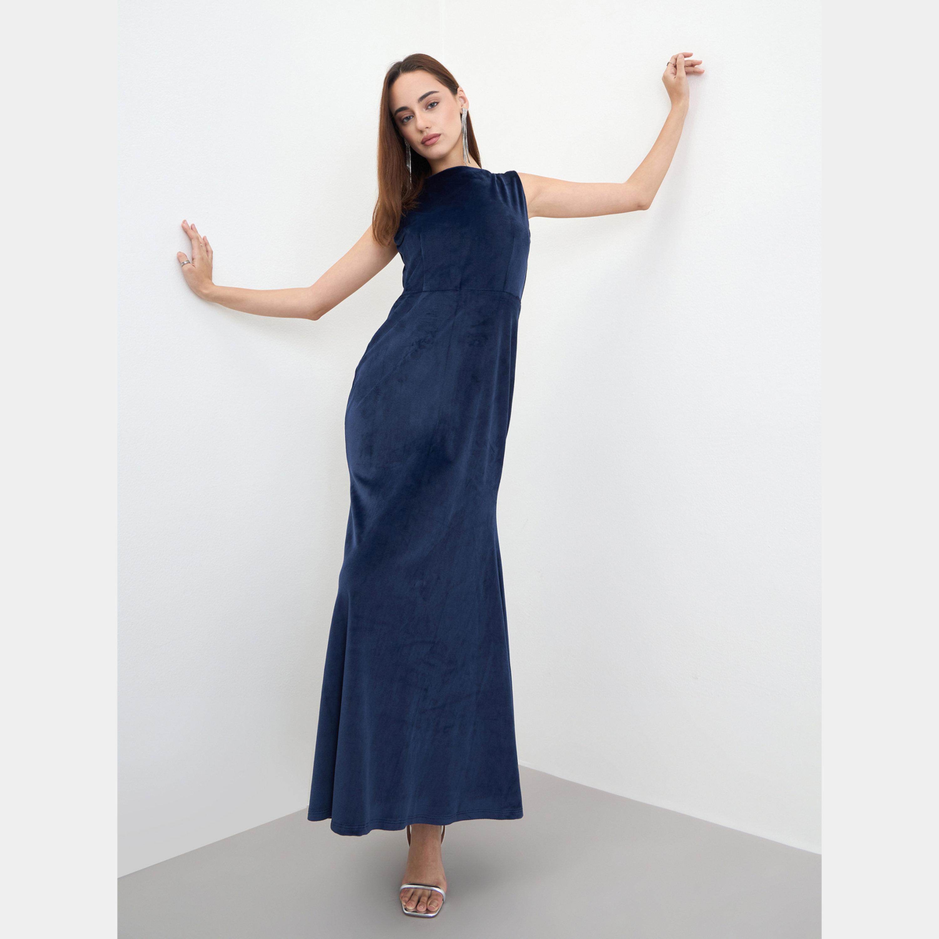 ستايلي - فستان ماكسي نسائي بدون أكمام بياقة دائرية ومظهر مخملي أزرق-women-clothing-dresses-image-3