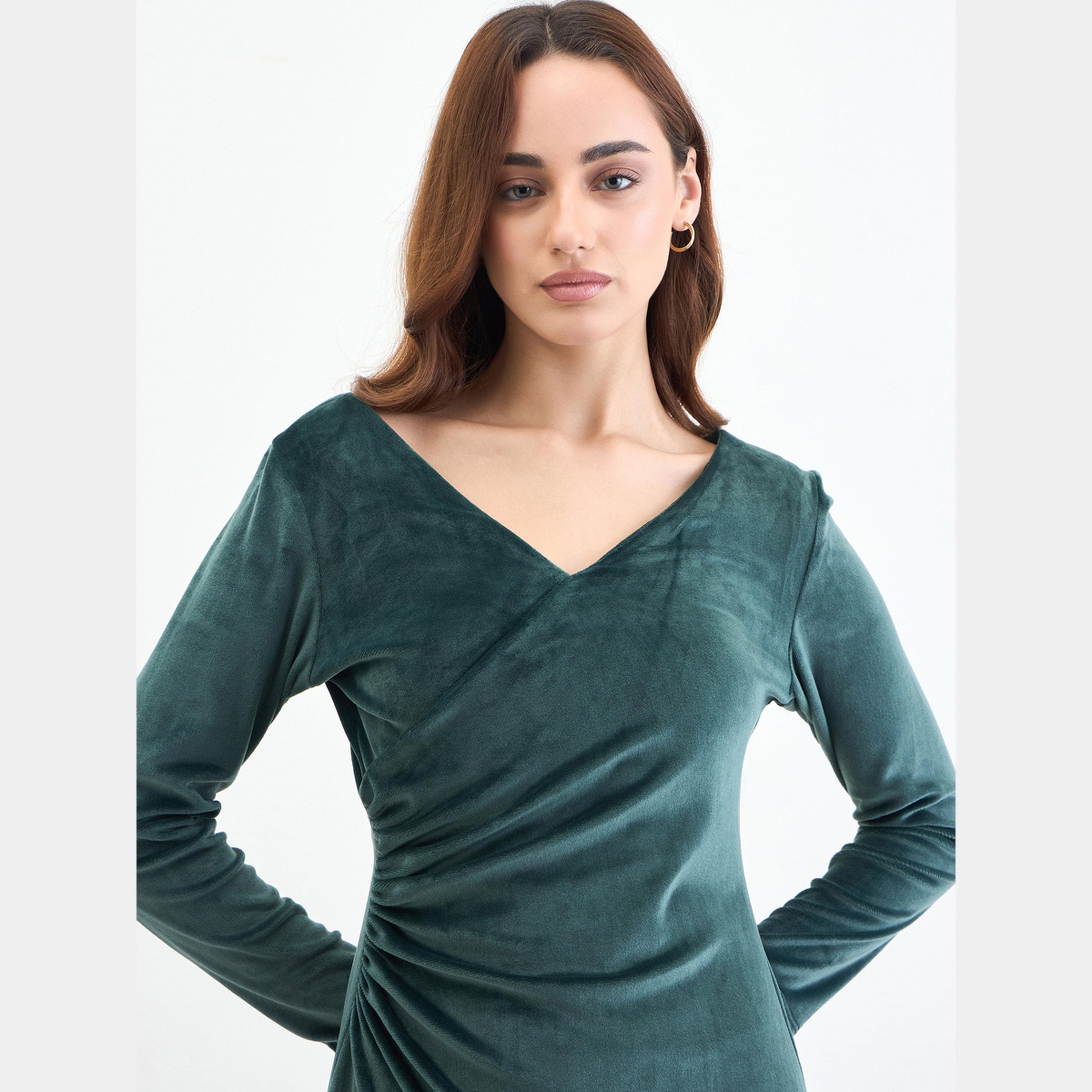 Styli Dark Green Velvet Look V-Neck Long Sleeves Women's A-line Maxi Dress-women-clothing-dresses-image-4