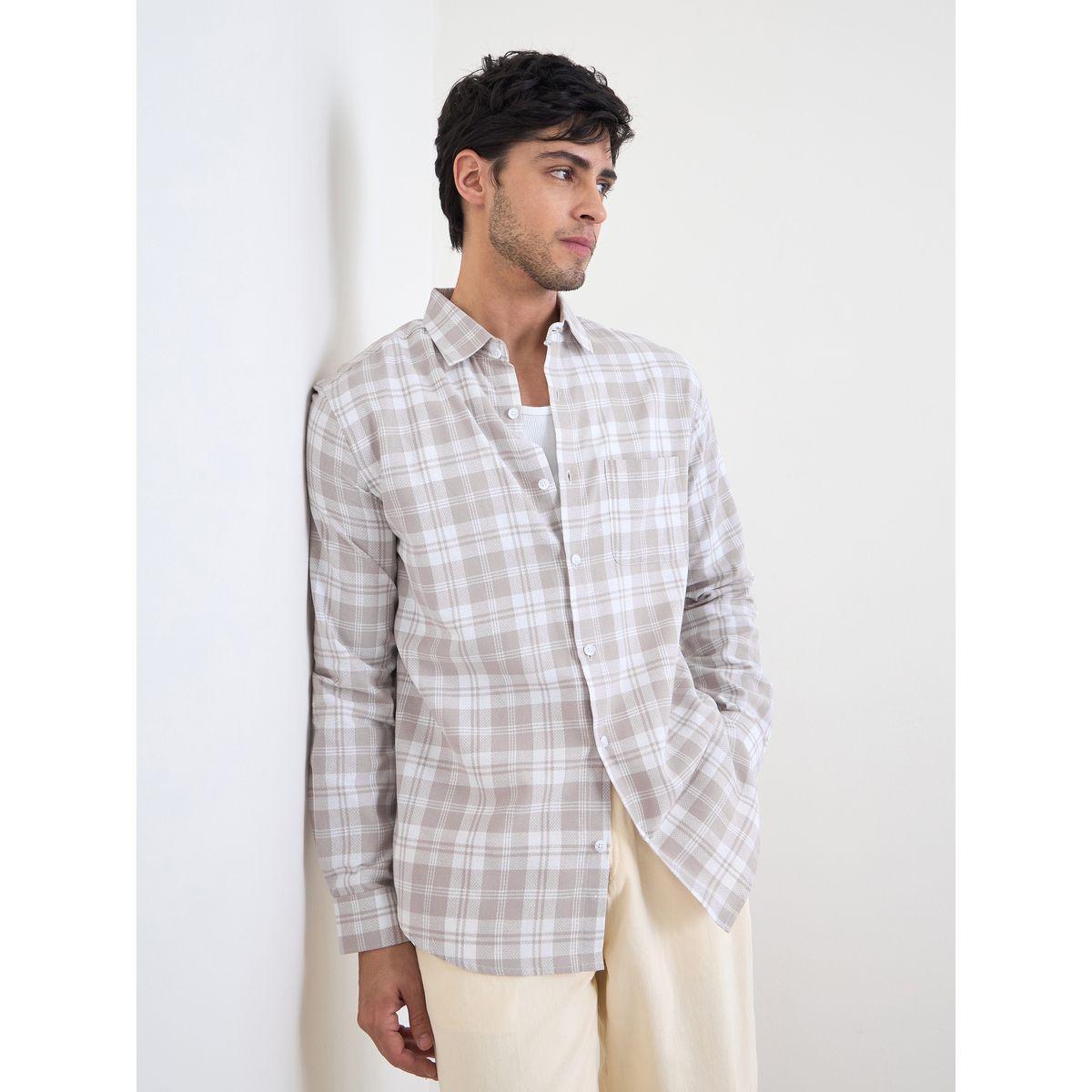 قميص بأكمام طويلة بقصة عادية ونقشة مربعات-men-clothing-shirts-image-1