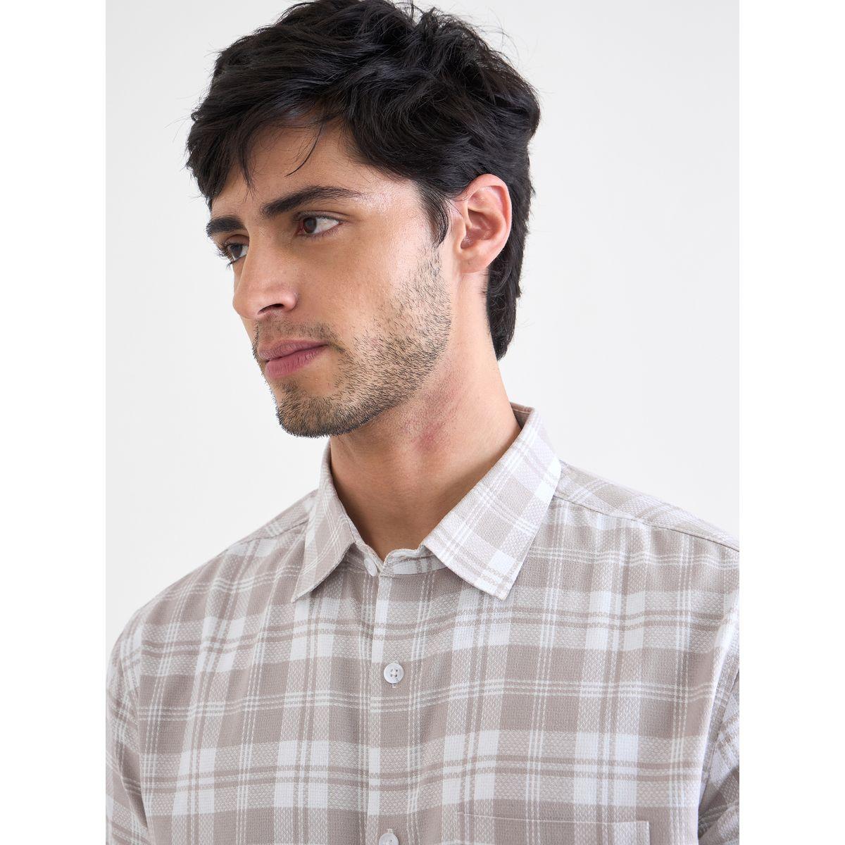 قميص بأكمام طويلة بقصة عادية ونقشة مربعات-men-clothing-shirts-image-3