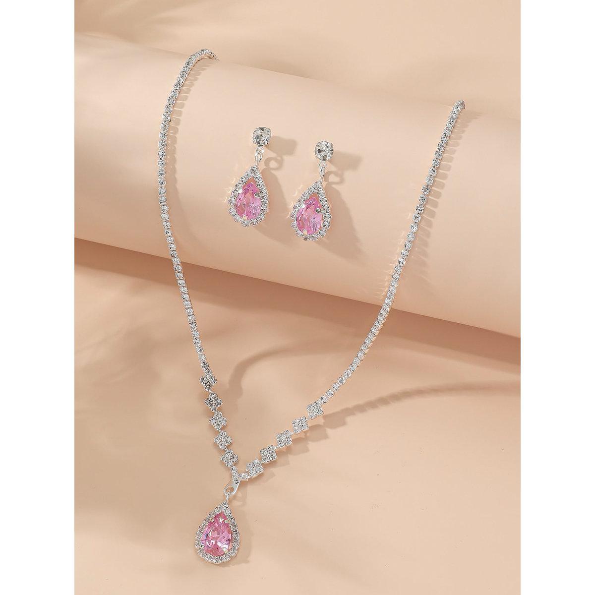 طقم من قلادة وأقراط بتفاصيل مُنمقة-women-watchesandjewellery-jewellery-jewellerysets-image-2