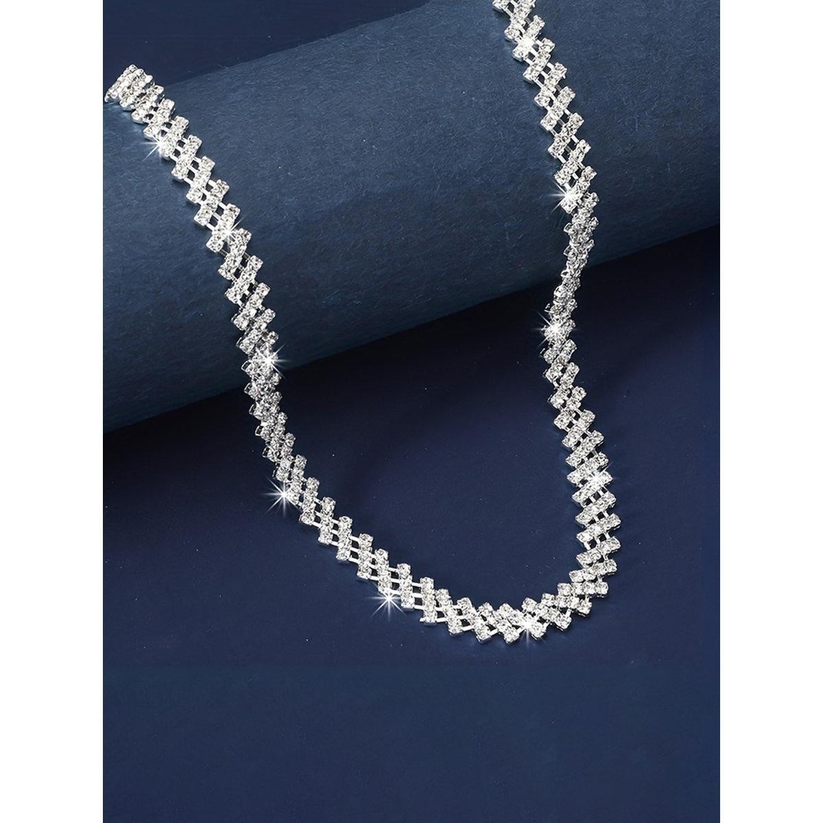 قلادة بتفاصيل مُنمقة-women-watchesandjewellery-jewellery-necklacesandpendants-image-3