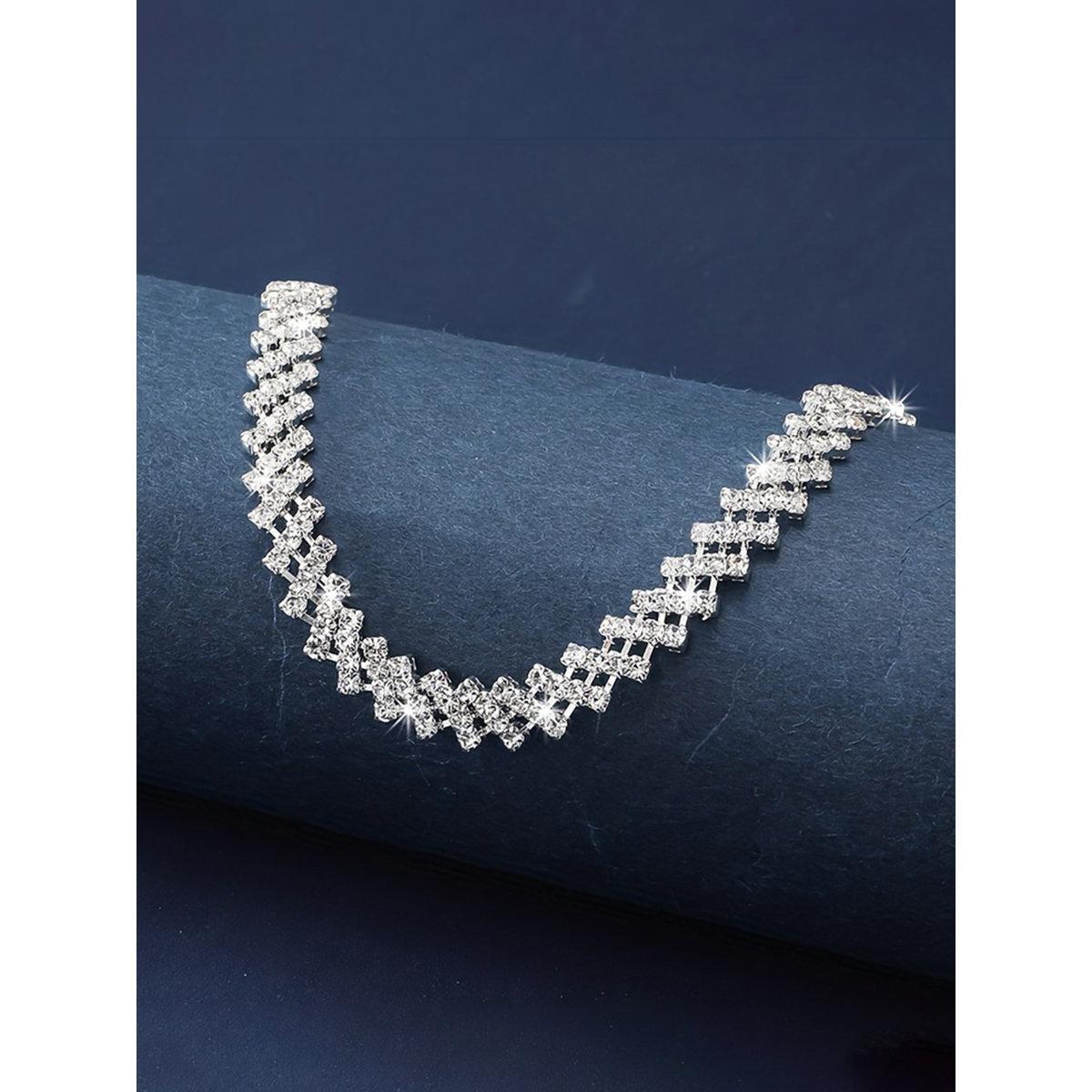 قلادة بتفاصيل مُنمقة-women-watchesandjewellery-jewellery-necklacesandpendants-image-5