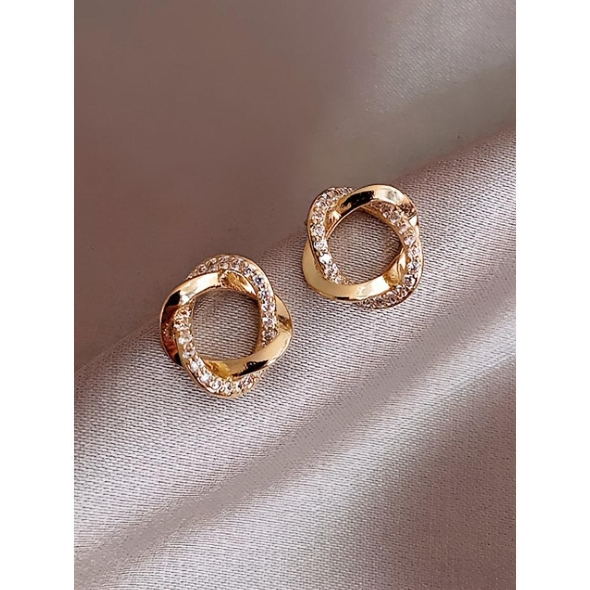 أقراط بتفاصيل مُنمقة-women-watchesandjewellery-jewellery-earrings-image-1