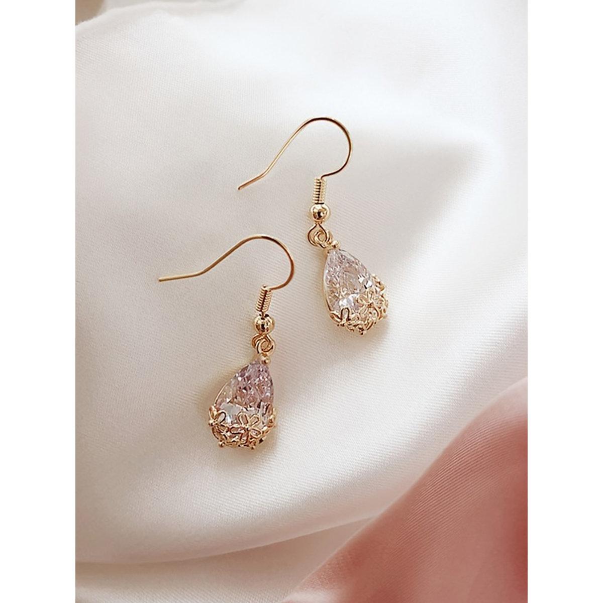أقراط مُنمقة بتفاصيل كريستال-women-watchesandjewellery-jewellery-earrings-image-4