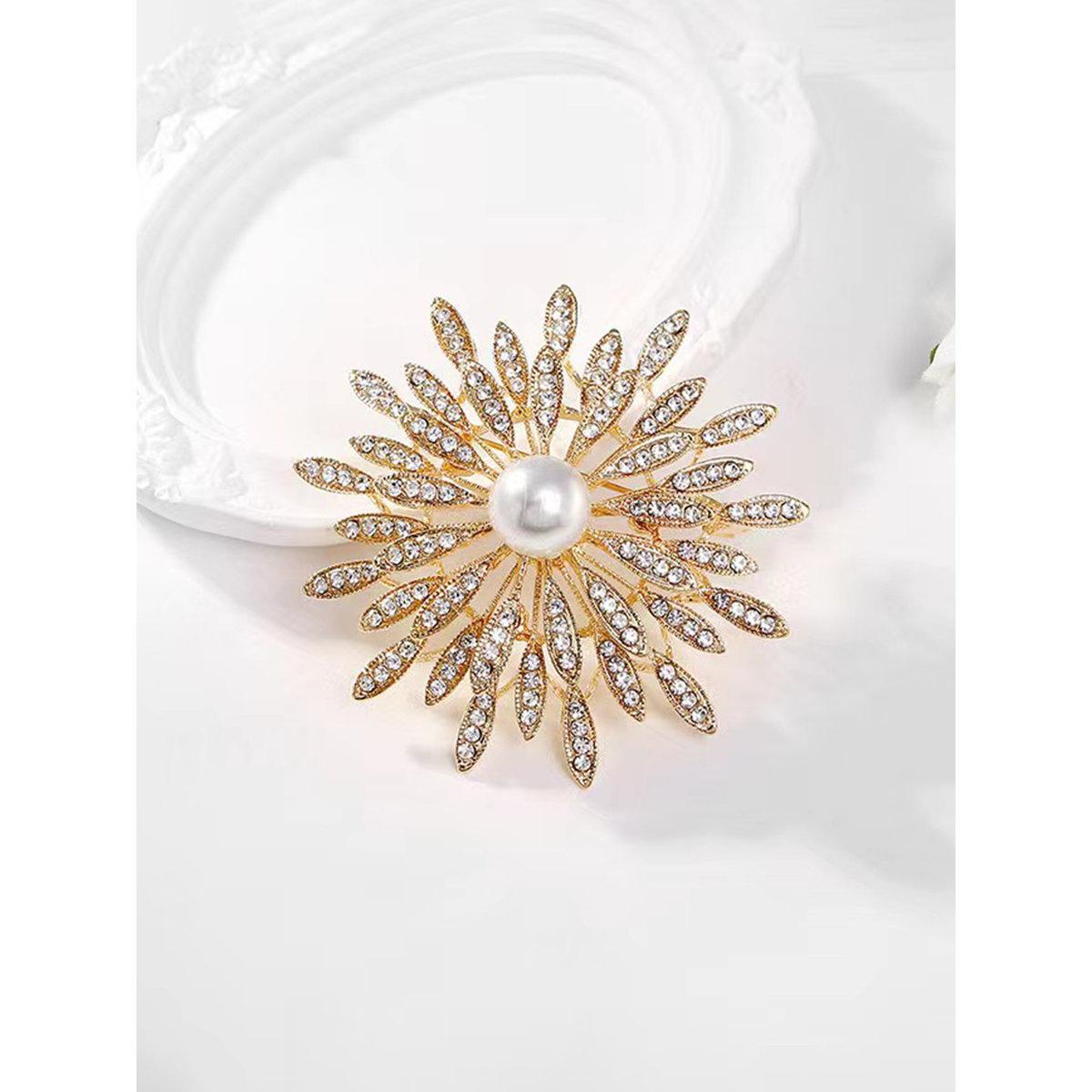 بروش بتفاصيل زهرة ولؤلؤ صناعي-women-watchesandjewellery-jewellery-brooches-image-6