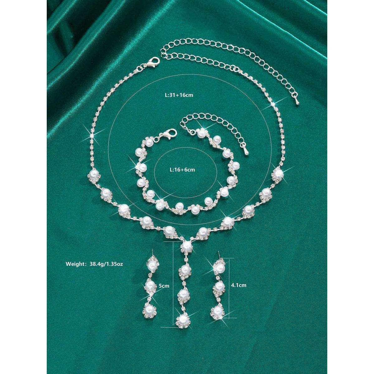 طقم من قلادة بتفاصيل مُنمقة وأقراط مع سوار-women-watchesandjewellery-jewellery-jewellerysets-image-5