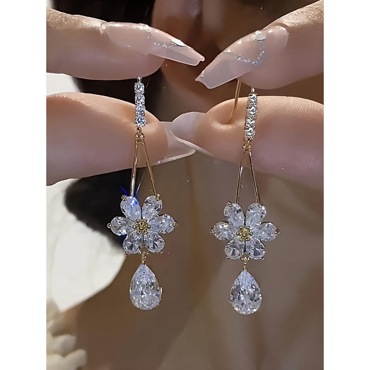 أقراط بتفاصيل زهور مُنمقة-women-watchesandjewellery-jewellery-earrings-image-1