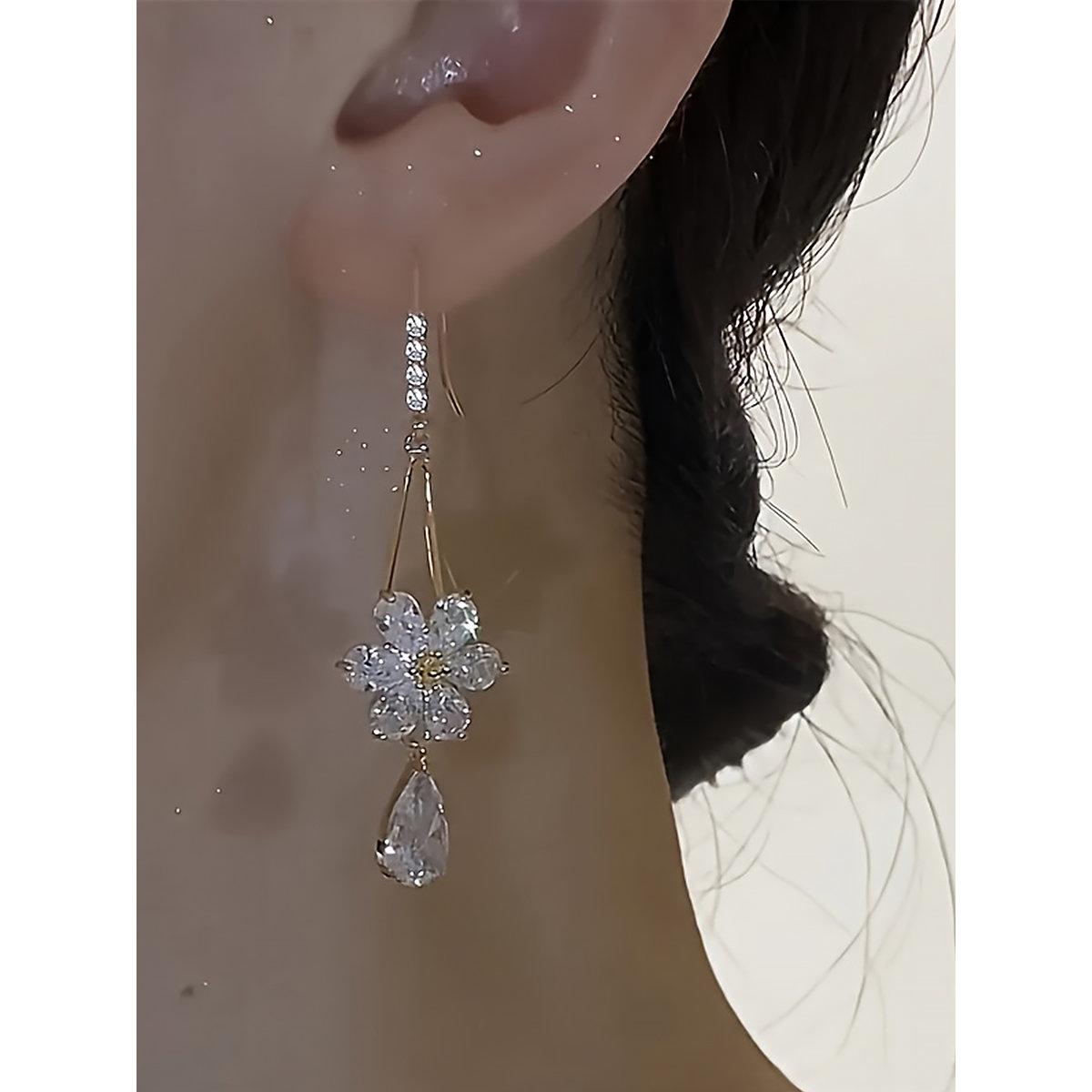 أقراط بتفاصيل زهور مُنمقة-women-watchesandjewellery-jewellery-earrings-image-3