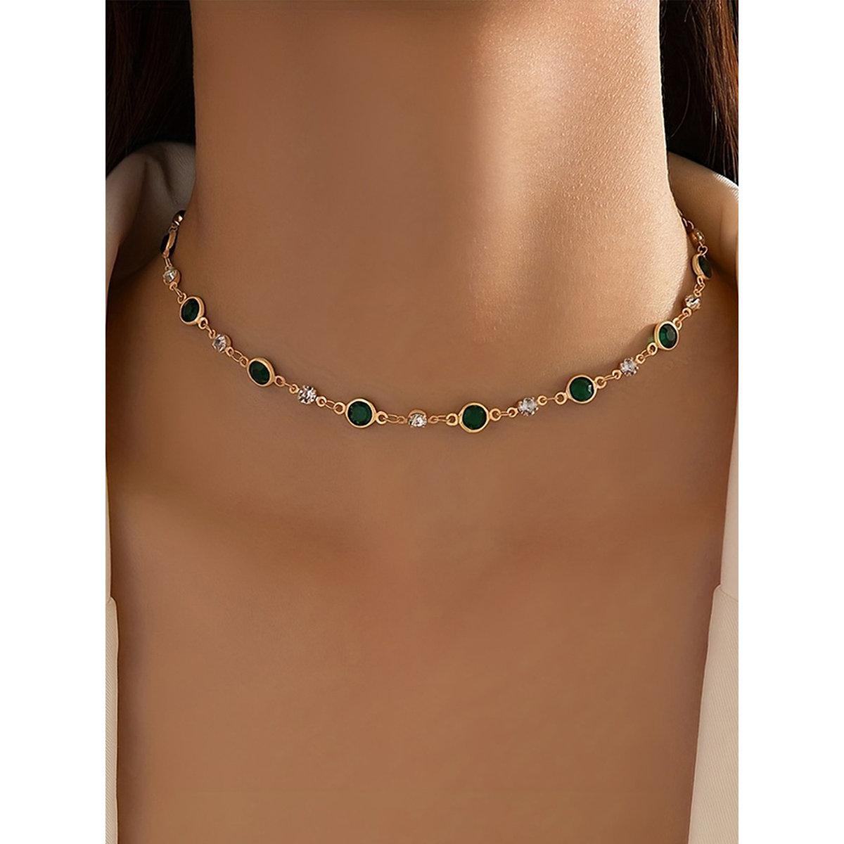 قلادة بتفاصيل مُنمقة-women-watchesandjewellery-jewellery-necklacesandpendants-image-1