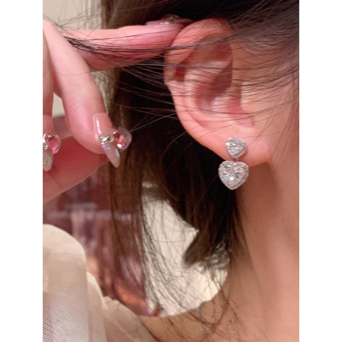 أقراط بتفاصيل حُلي متدلي على شكل قلب-women-watchesandjewellery-jewellery-earrings-image-4