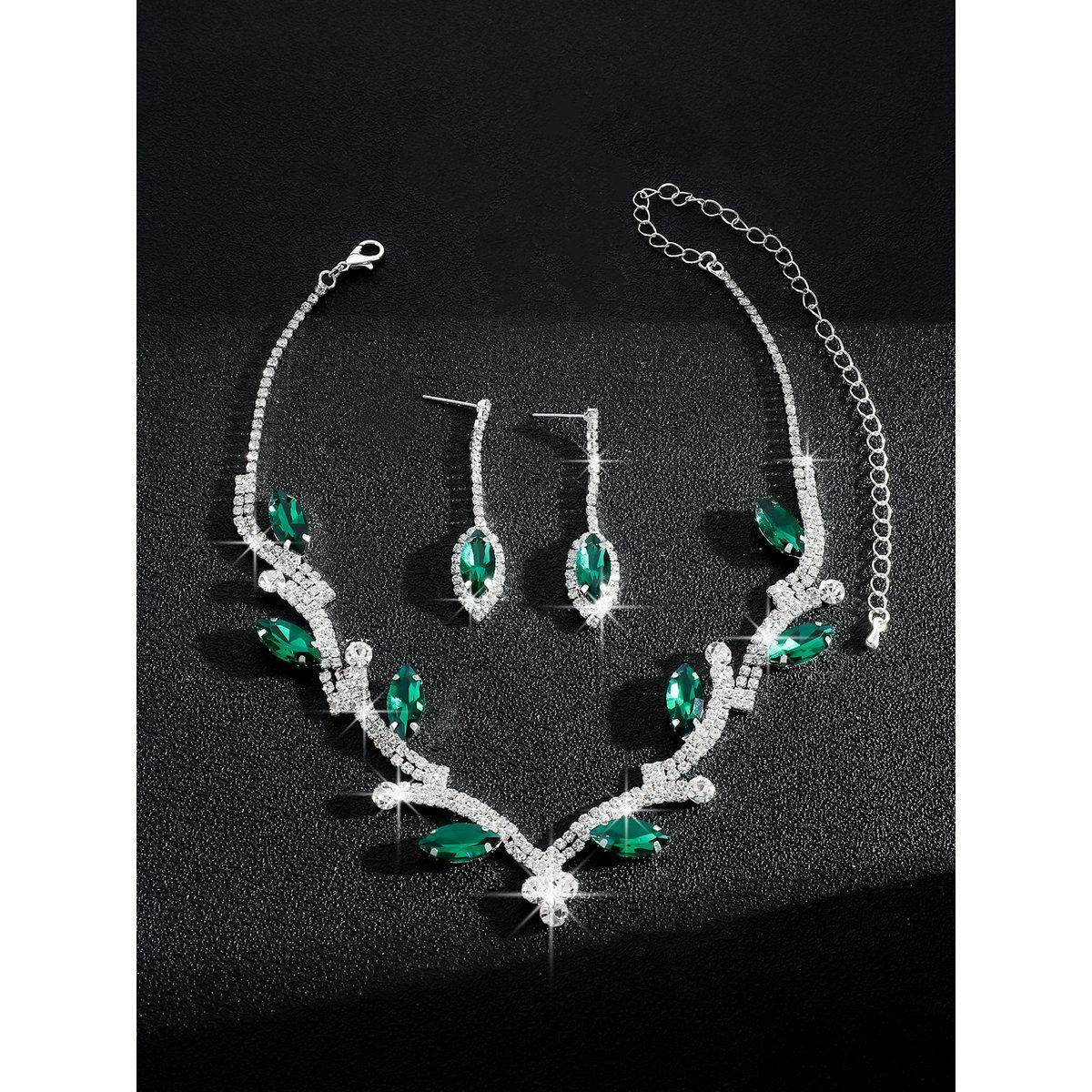 طقم من قلادة بتفاصيل مُنمقة مع أقراط-women-watchesandjewellery-jewellery-jewellerysets-image-2
