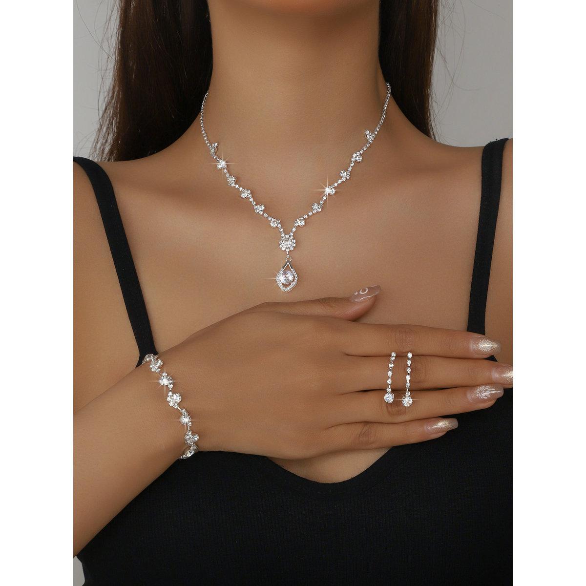 طقم من قلادة وأقراط مع سوار-women-watchesandjewellery-jewellery-jewellerysets-image-1