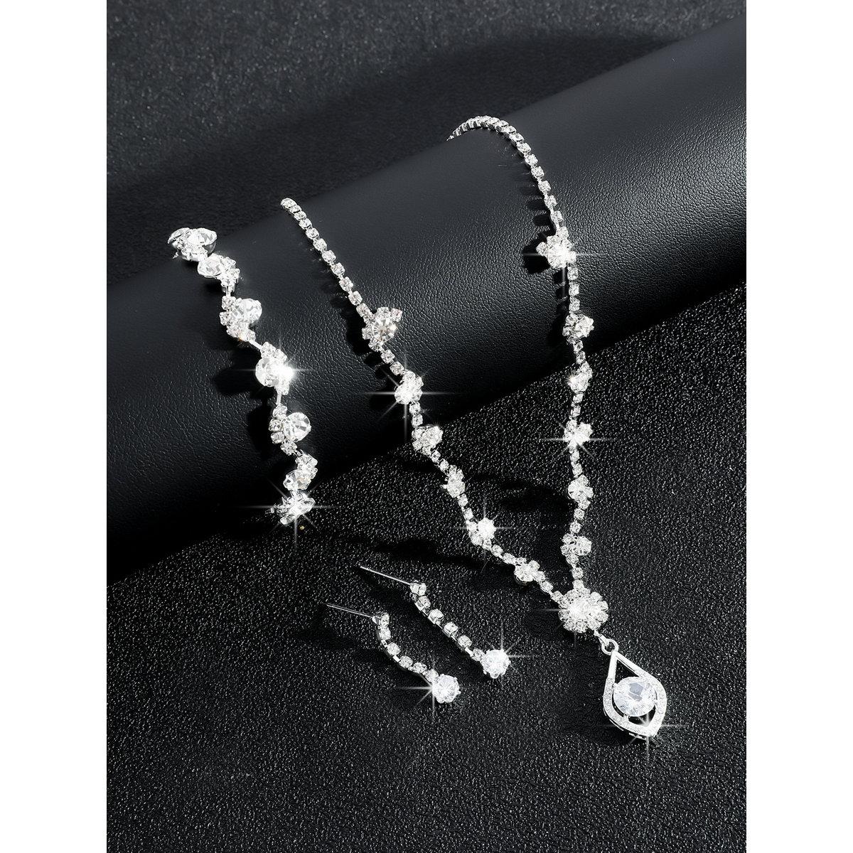 طقم من قلادة وأقراط مع سوار-women-watchesandjewellery-jewellery-jewellerysets-image-2