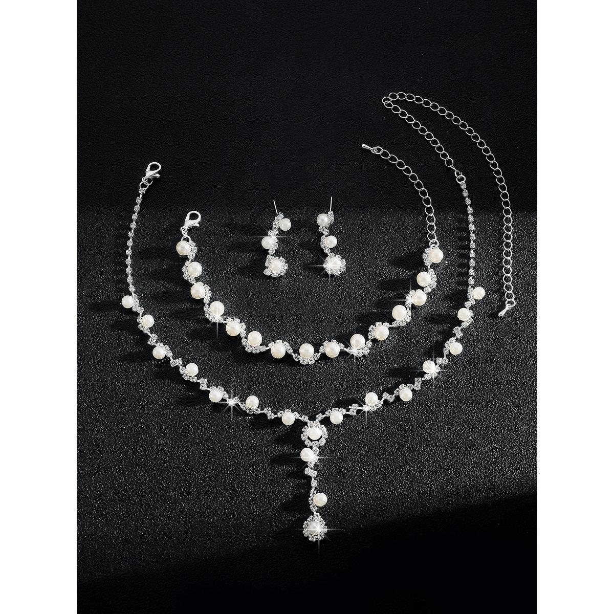 طقم منسق من قلادة وسوار مع أقراط-women-watchesandjewellery-jewellery-jewellerysets-image-2
