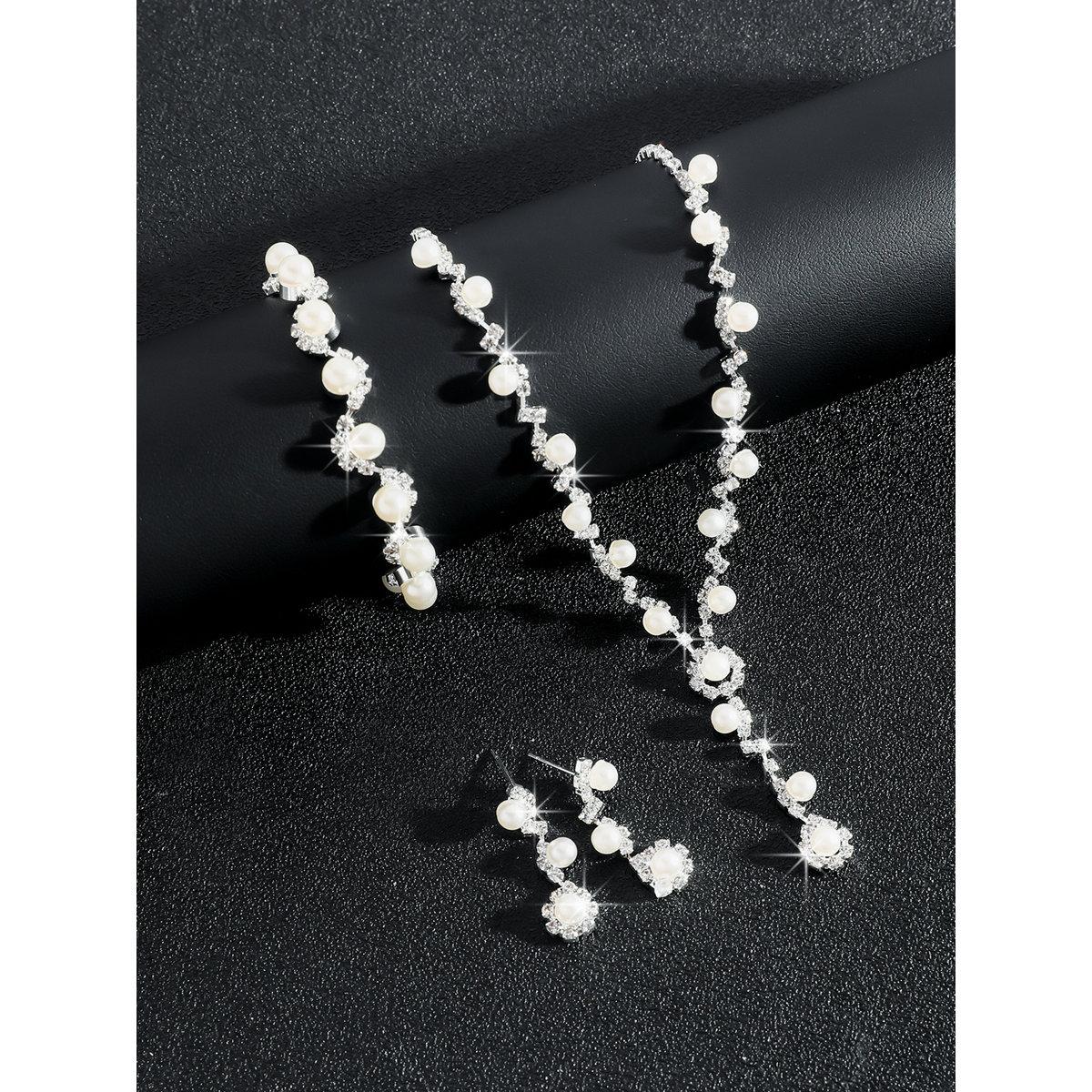 طقم منسق من قلادة وسوار مع أقراط-women-watchesandjewellery-jewellery-jewellerysets-image-5