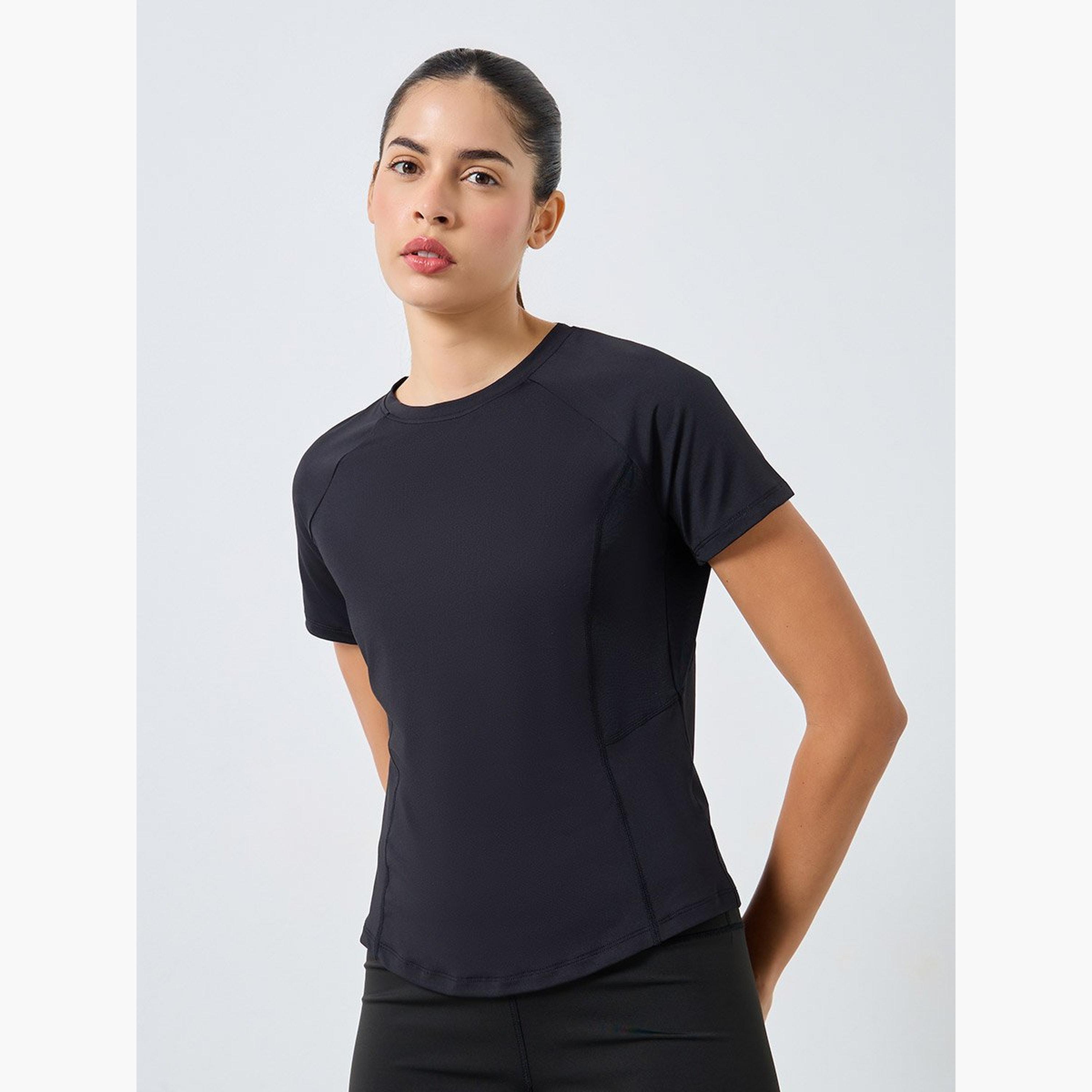 ستايلي - بلوزة من القماش الشبكي المنحني من الخلف-men-clothing-sportswearandactivewear-tshirtsandpolos-image-4