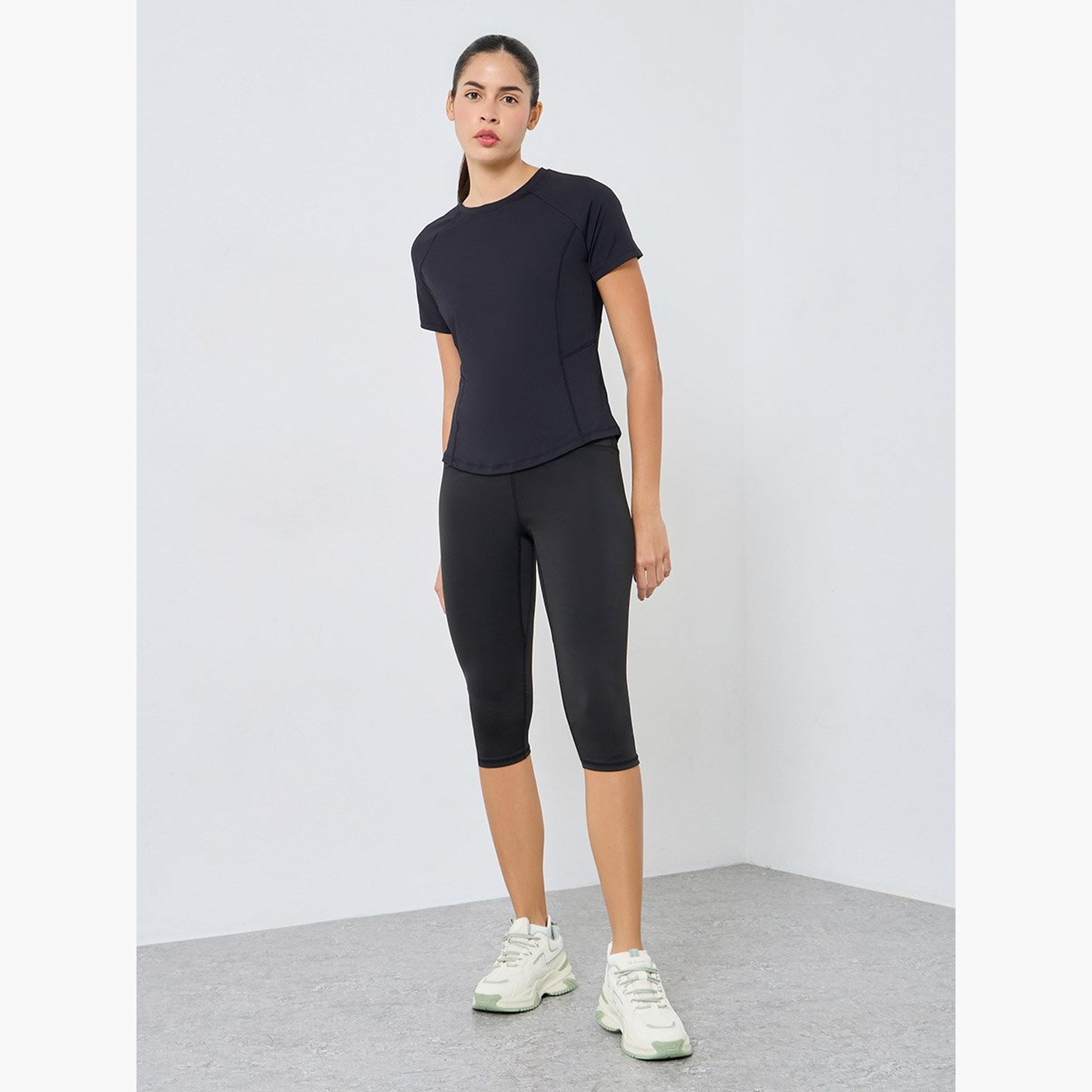 Styli Back Curved Mesh Insert Top-men-clothing-sportswearandactivewear-tshirtsandpolos-image-2