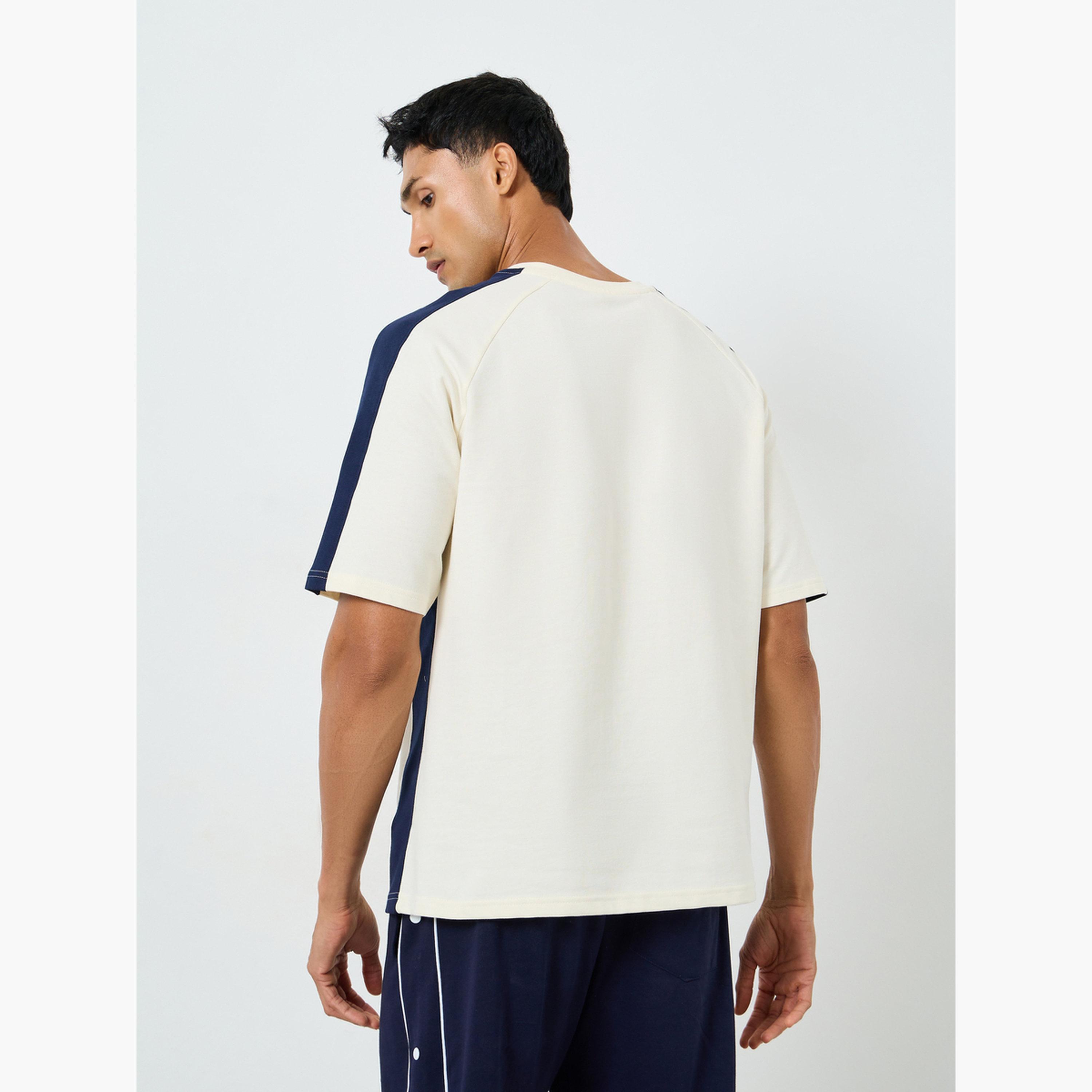 تيشيرت بطبعة جرافيك وقصة واسعة للرجال-men-clothing-tshirtsandpolos-tshirts-image-5