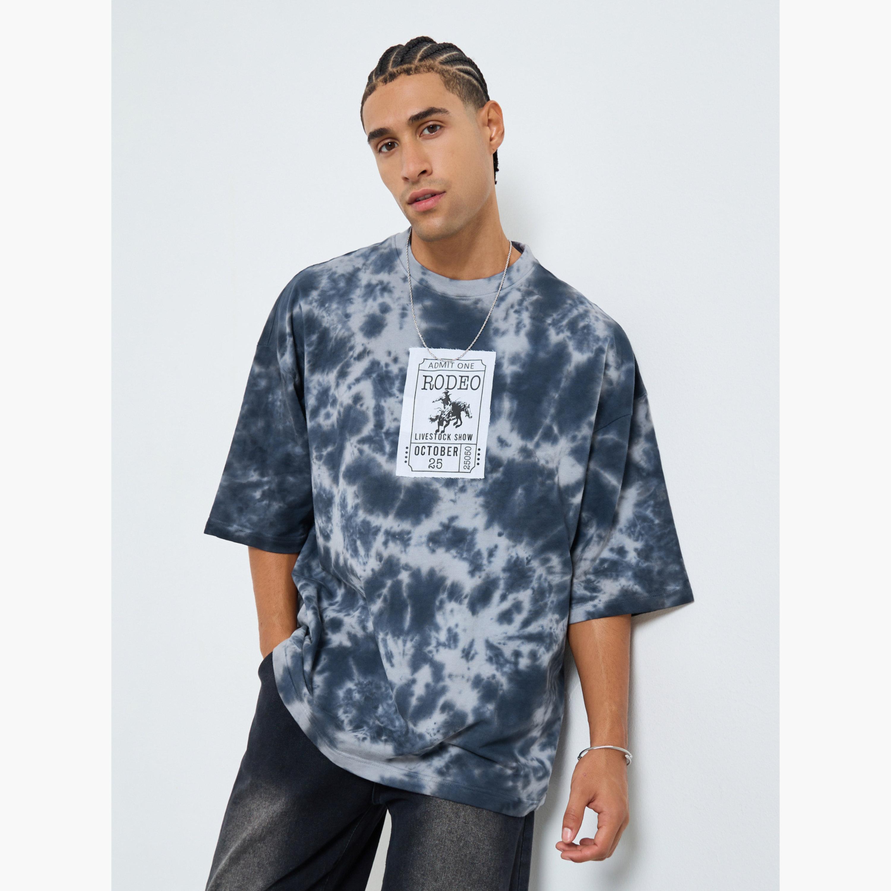 تيشيرت بطبعة صباغة جرافيك وقصة واسعة للرجال-men-clothing-tshirtsandpolos-tshirts-image-1