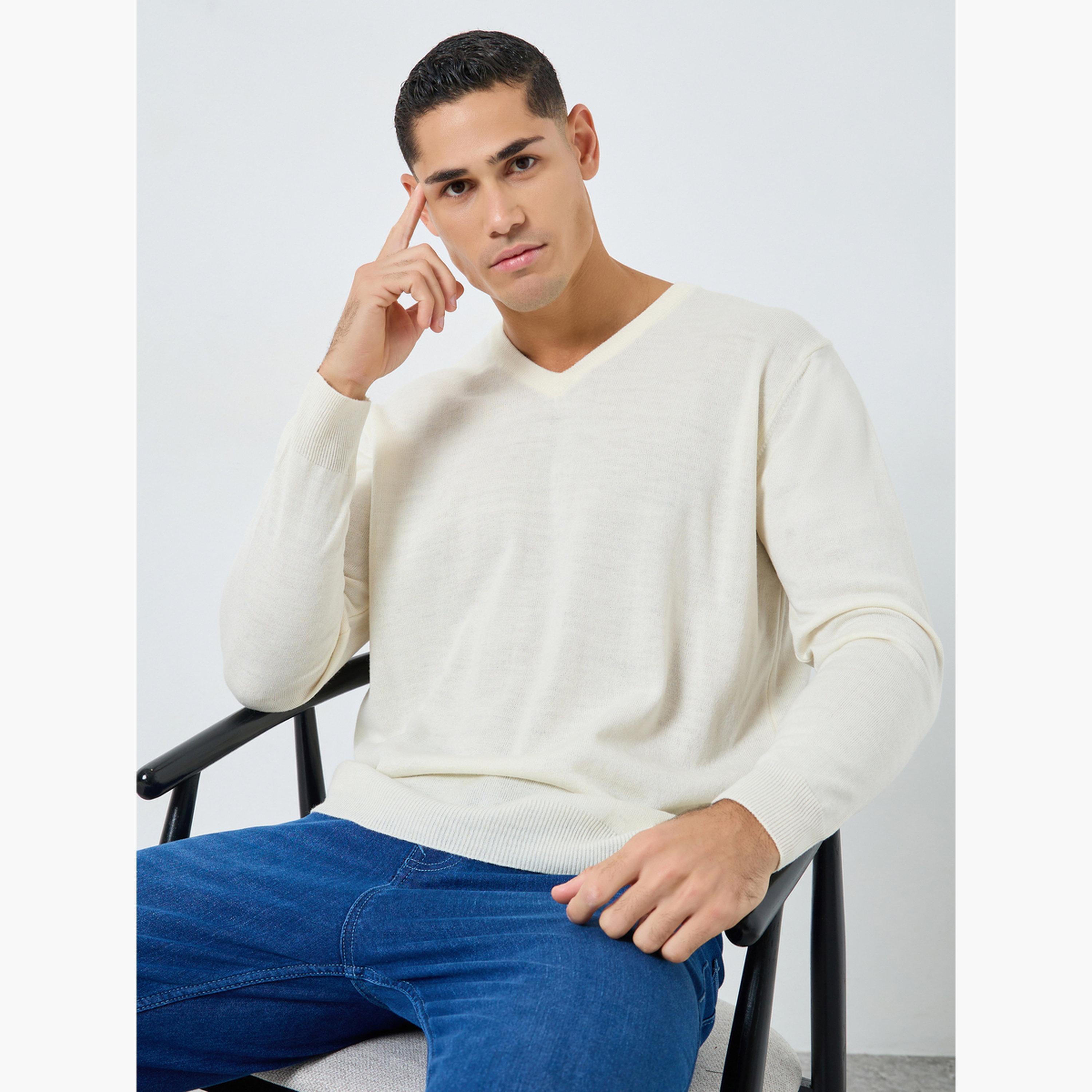 ستايلي - سترة  لون اوف وايت  برقبة على شكل حرف V للرجال -men-clothing-sweatersandpullovers-image-3
