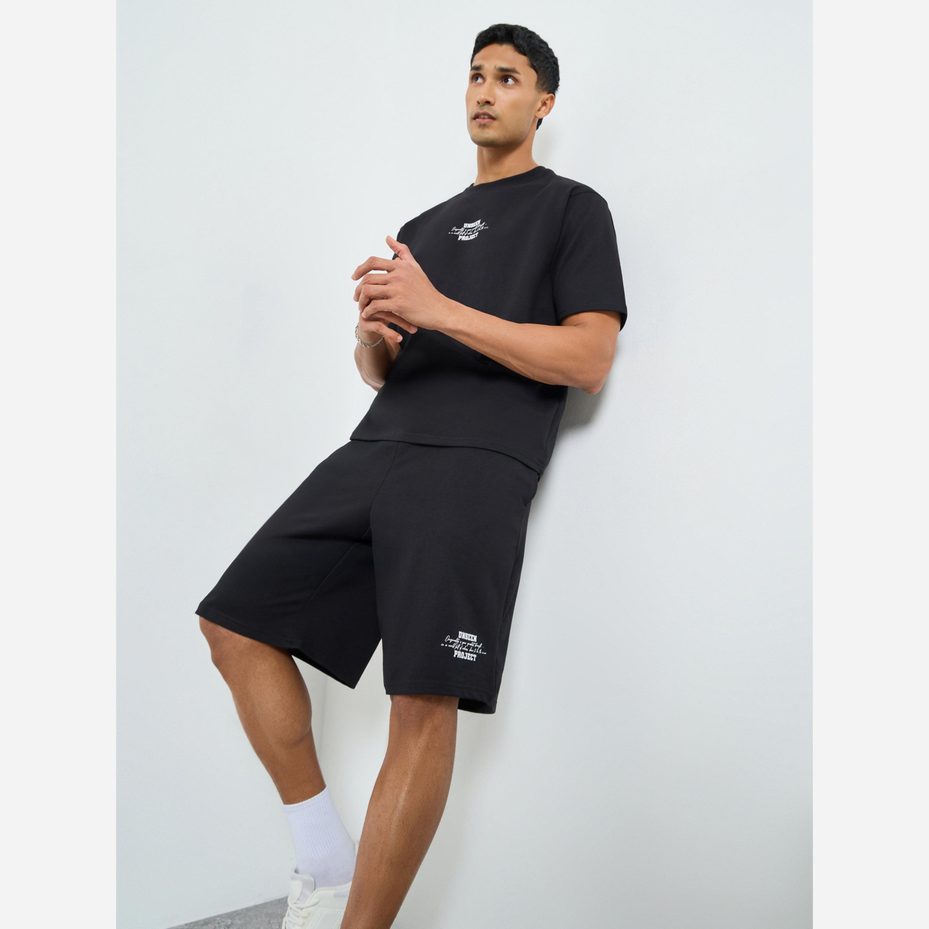 ستايلي - طقم رجالي تيشيرت وشورت قصير لون أسود مقاس واسع واسع من الأسفل-men-clothing-coordsets-image-2