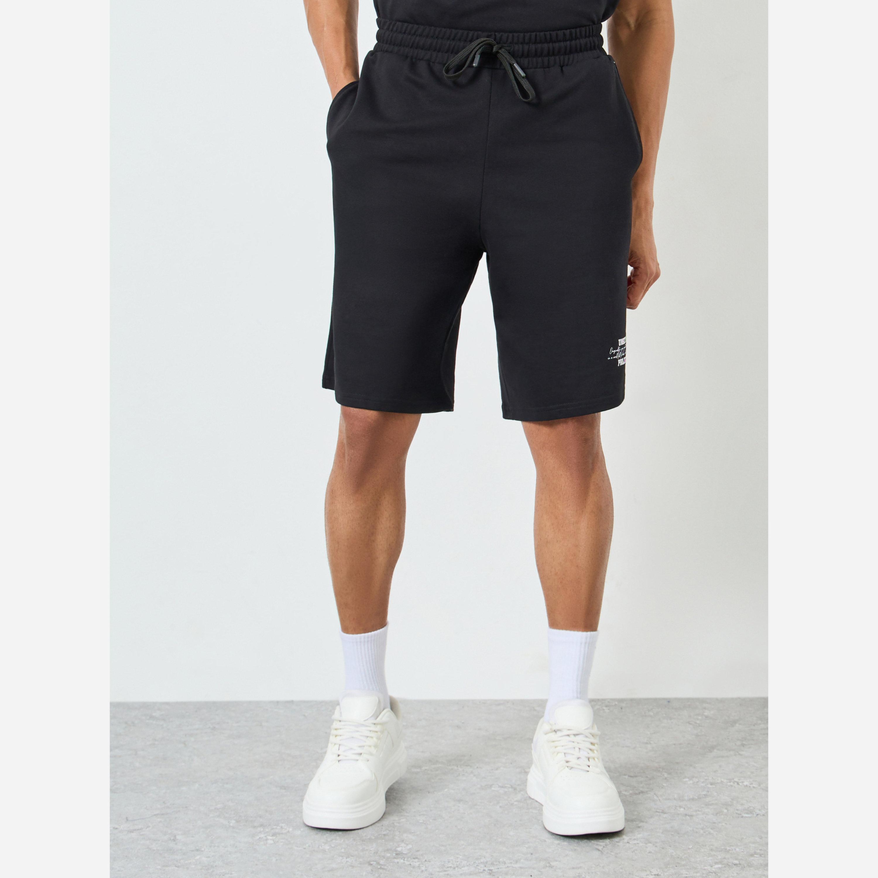 ستايلي - طقم رجالي تيشيرت وشورت قصير لون أسود مقاس واسع واسع من الأسفل-men-clothing-coordsets-image-5