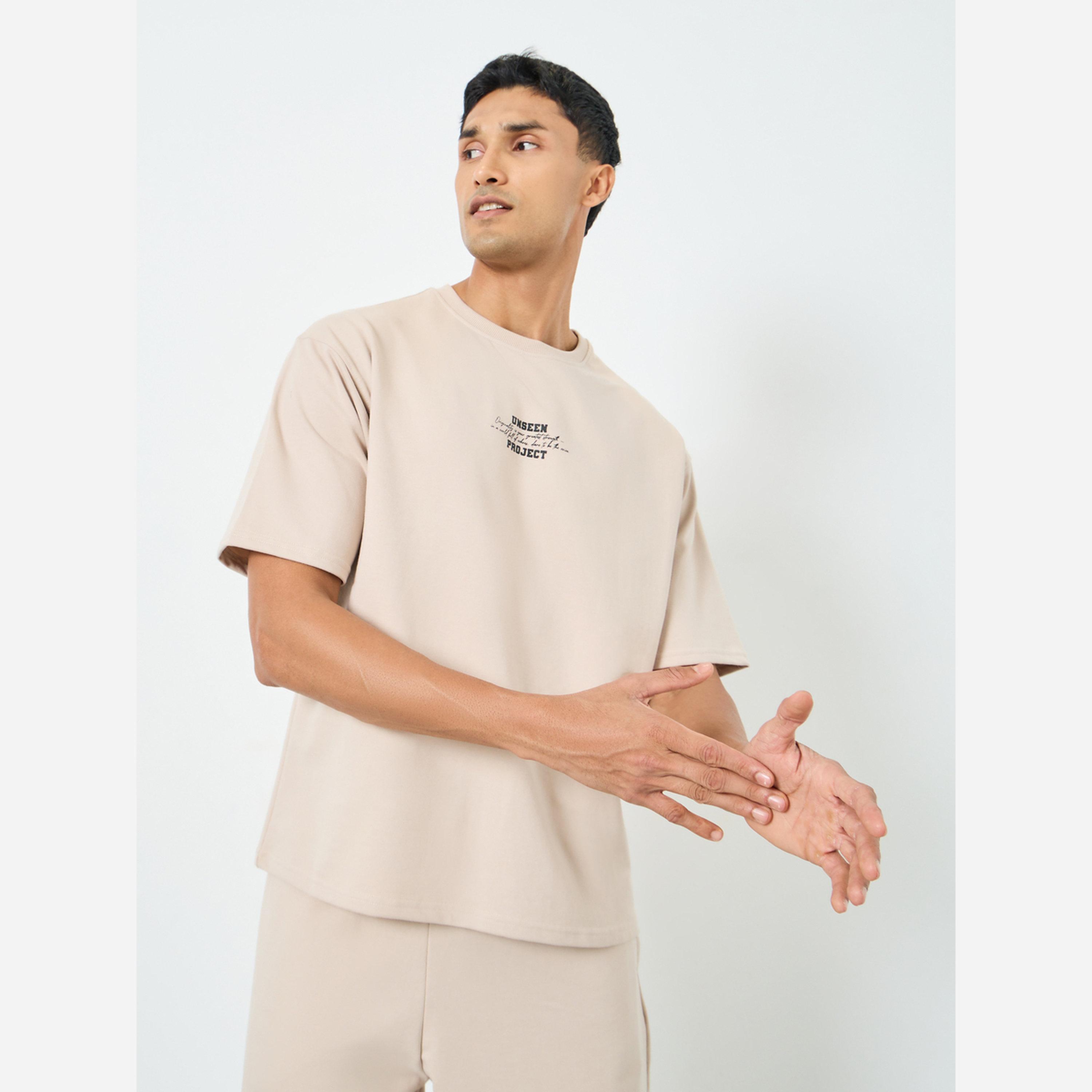 ستايلي - طقم رجالي لون بيج تيشيرت وشورت قصير مقاس واسع-men-clothing-coordsets-image-3