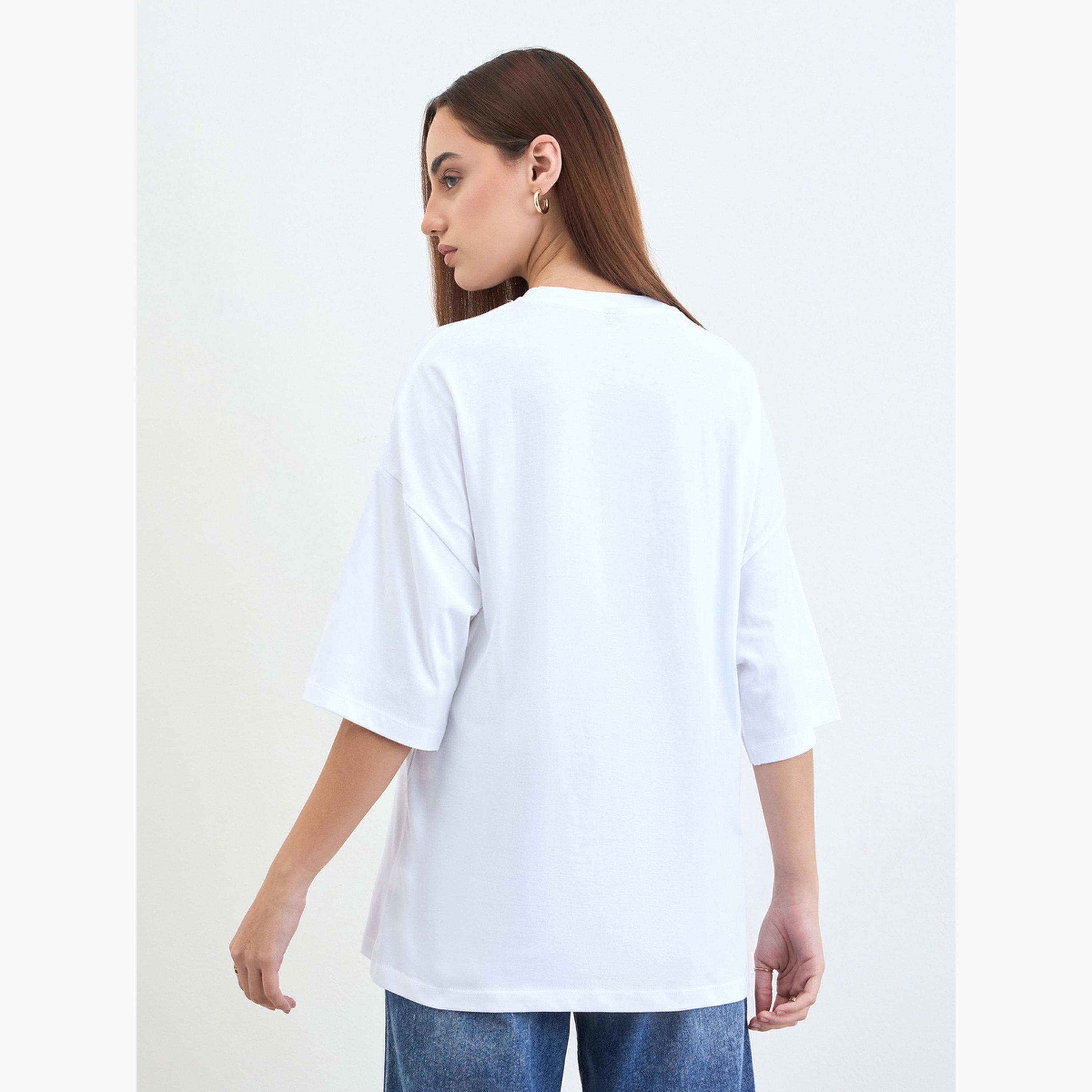 ستايلي - تي شيرت أبيض مقاس واسع بشعار وأكمام بطول 3/4-women-clothing-tshirts-image-5