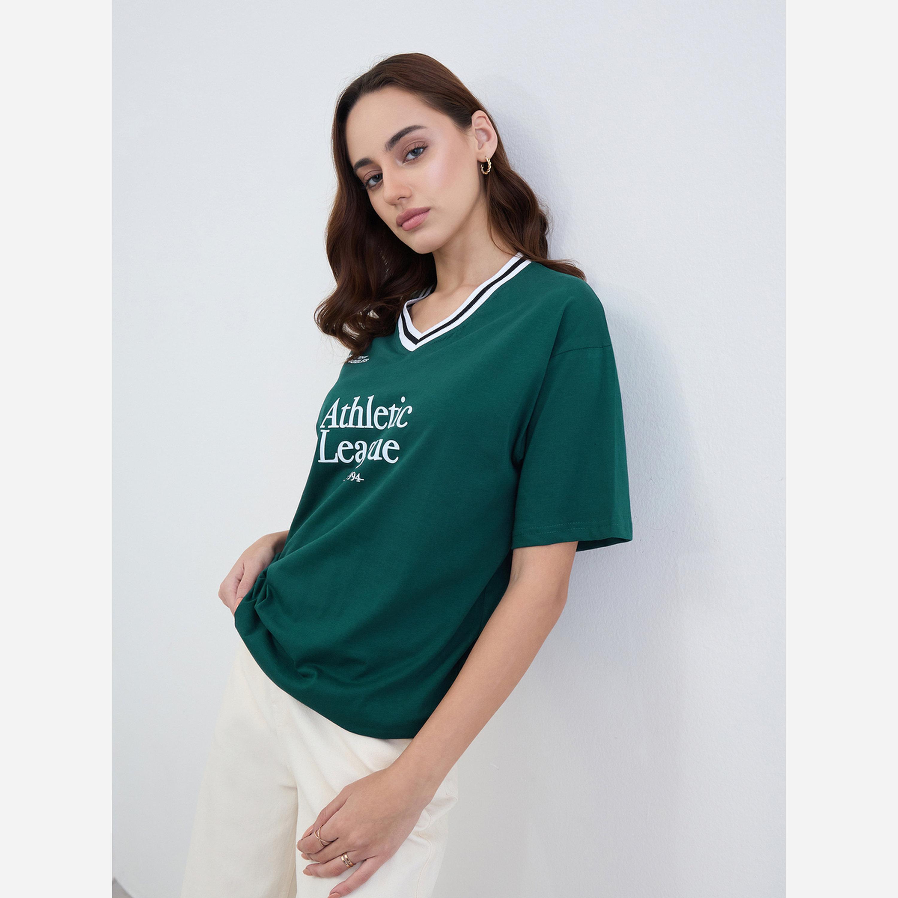 ستايلي - تيشيرت لون أخضر مقاس واسع طبعة شعار الجامعة-women-clothing-tshirts-image-1