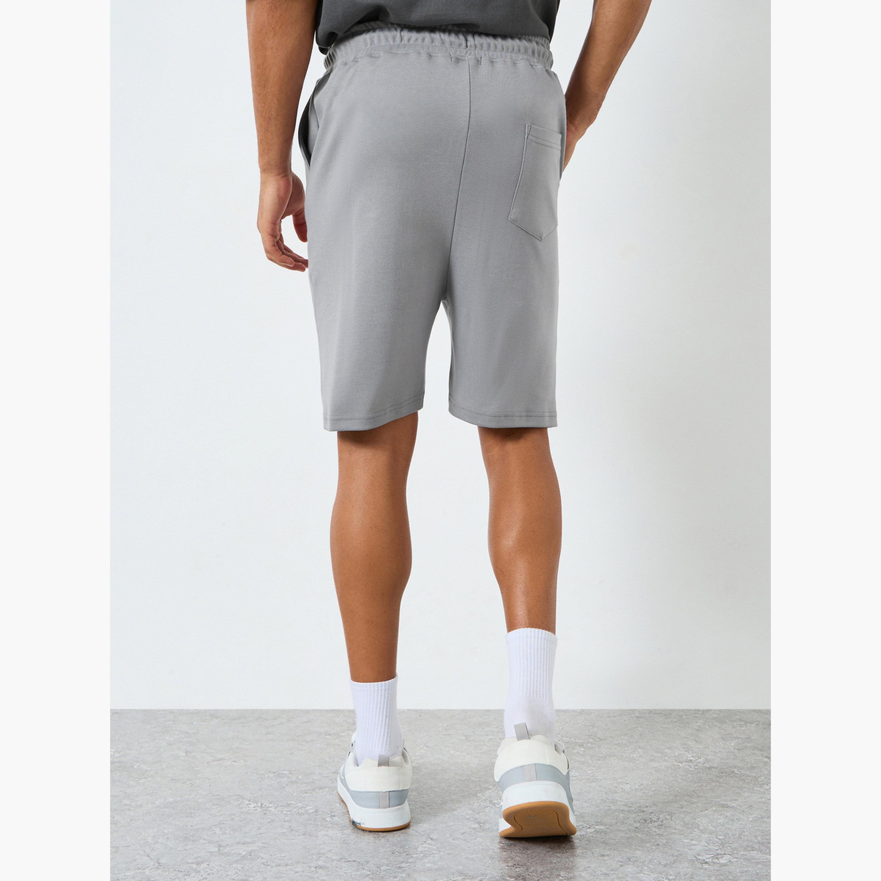 شورت بقصة واسعة مع رباط للرجال-men-clothing-bottoms-shorts-image-4