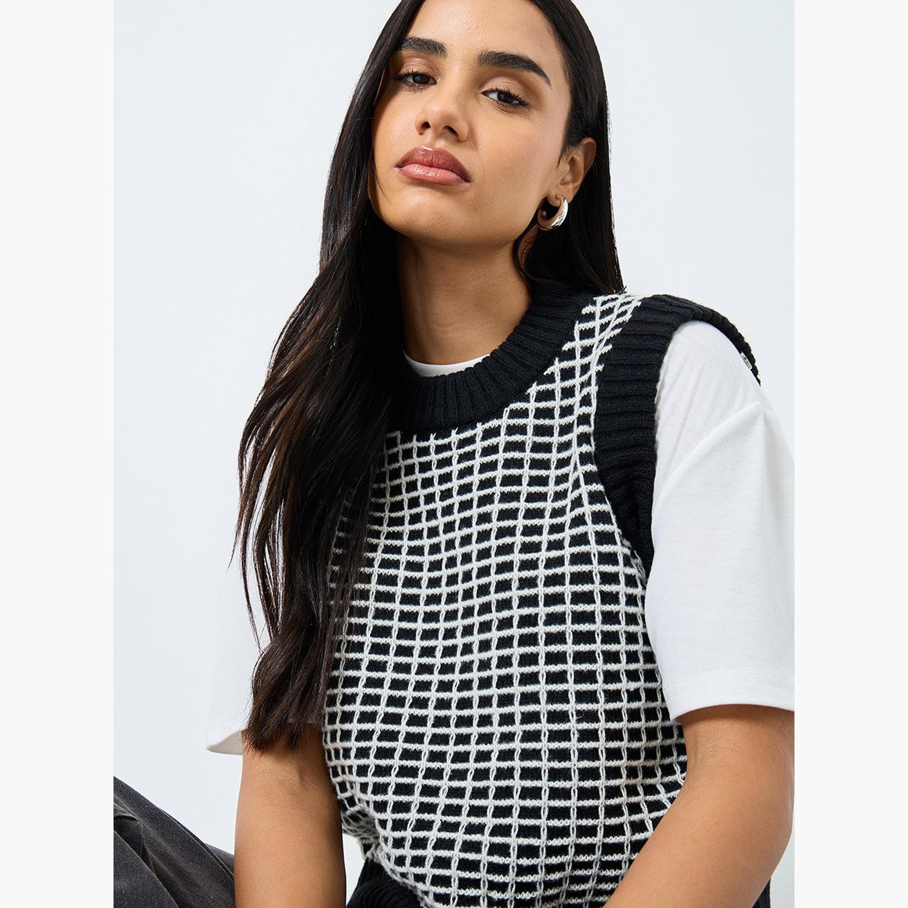 Styli Black Knit Sleeveless Knitted Vest-women-clothing-shirtsandblouses-blouses-image-3