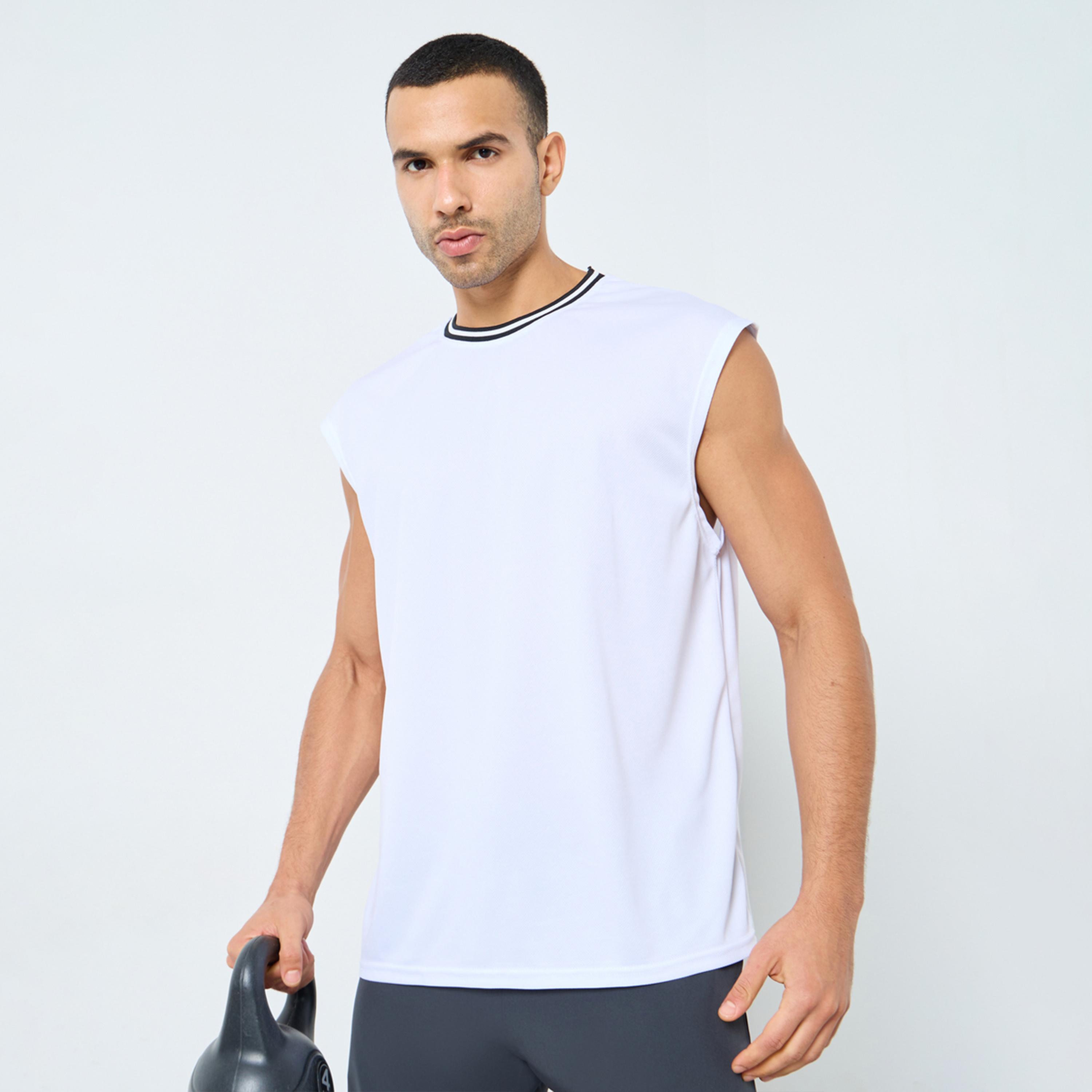 ستايلي - توب رياضي بدون أكمام بقصة عادية مع حافة متباينة عند الرقبة-men-clothing-sportswearandactivewear-tshirtsandpolos-image-1