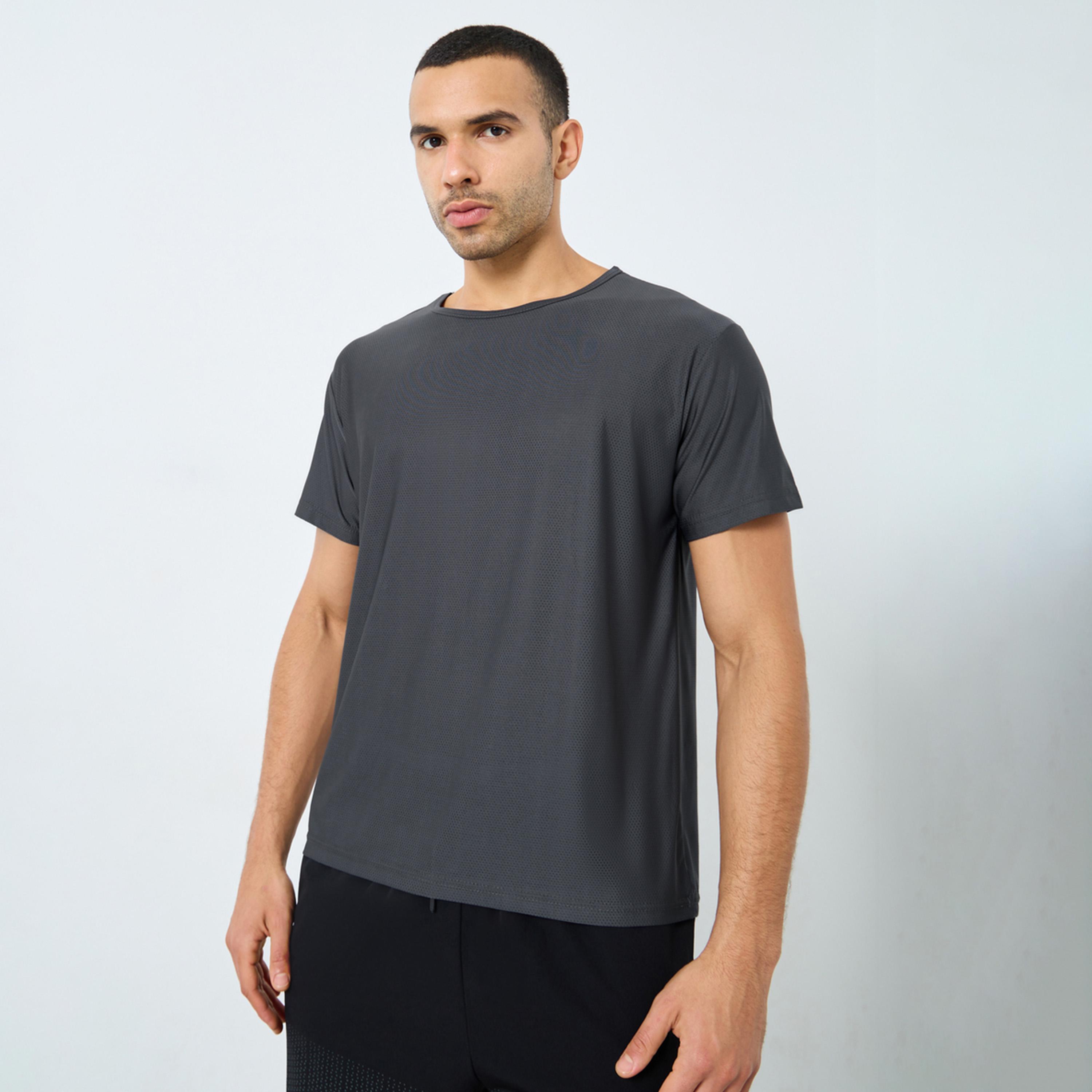 ستايلي - تي شيرت رياضي مريح بقصّة عادية ورقبة دائرية-men-clothing-sportswearandactivewear-tshirtsandpolos-image-1