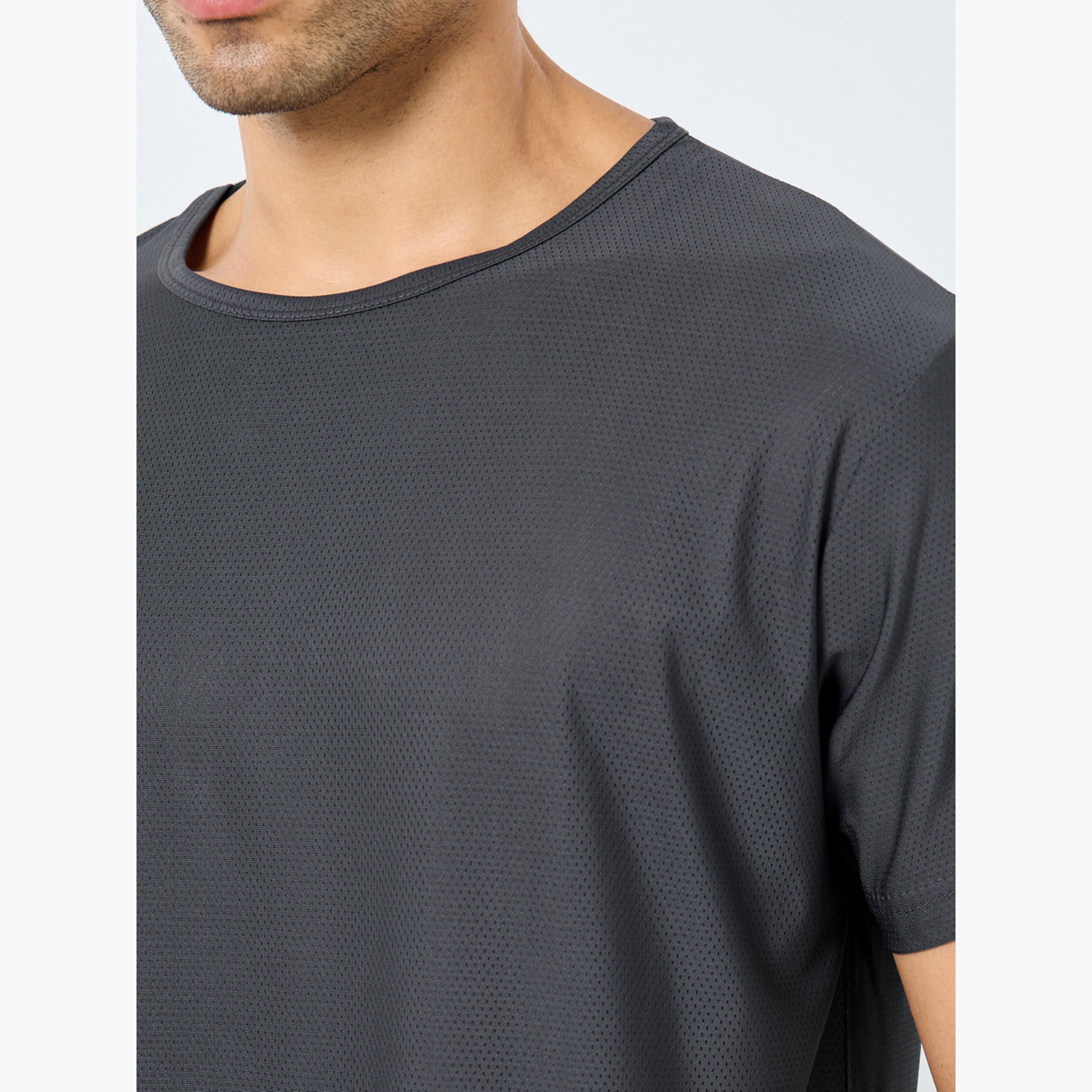 ستايلي - تي شيرت رياضي مريح بقصّة عادية ورقبة دائرية-men-clothing-sportswearandactivewear-tshirtsandpolos-image-3