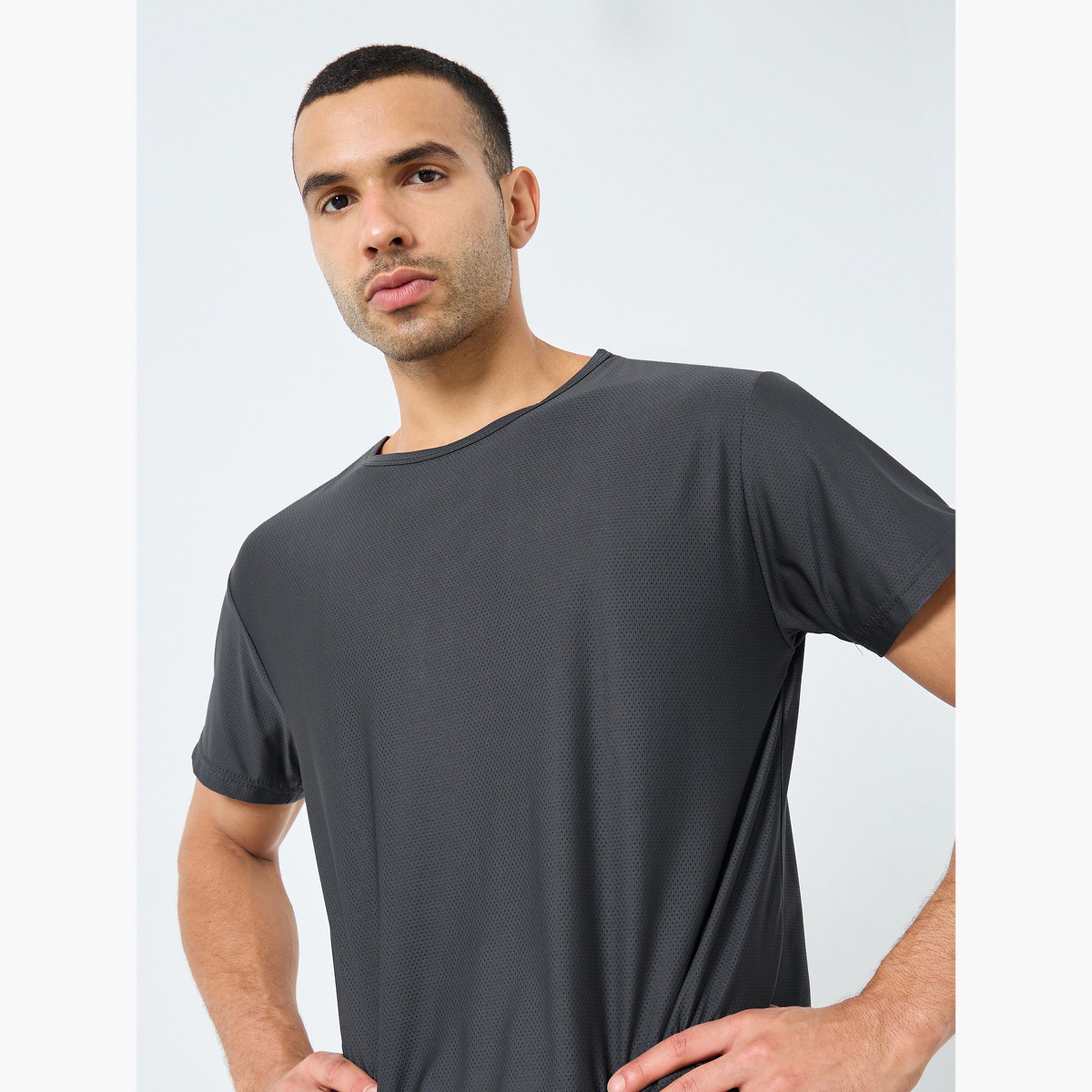 ستايلي - تي شيرت رياضي مريح بقصّة عادية ورقبة دائرية-men-clothing-sportswearandactivewear-tshirtsandpolos-image-5