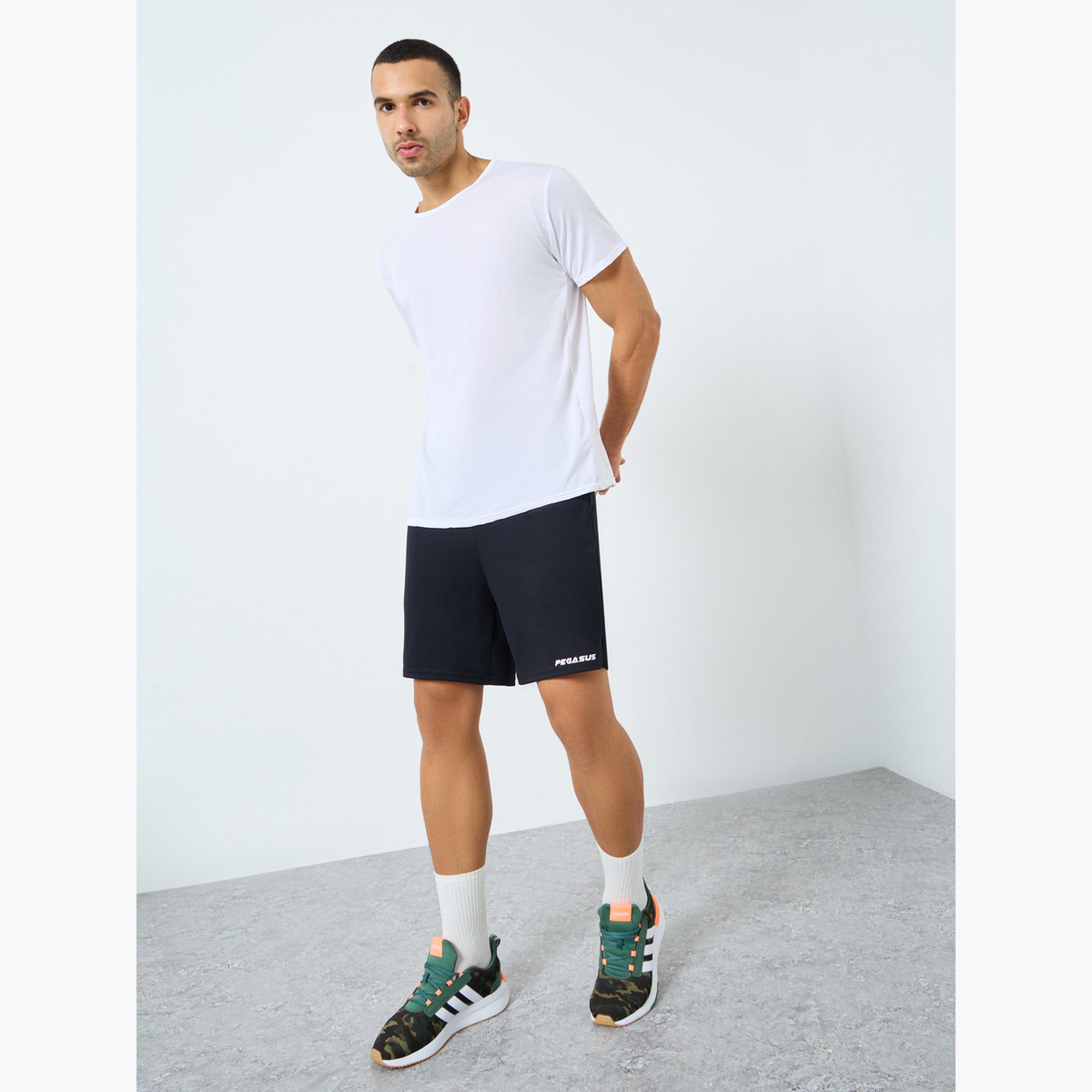 ستايلي - تي شيرت رياضي مريح بقصّة عادية ورقبة دائرية-men-clothing-sportswearandactivewear-tshirtsandpolos-image-2