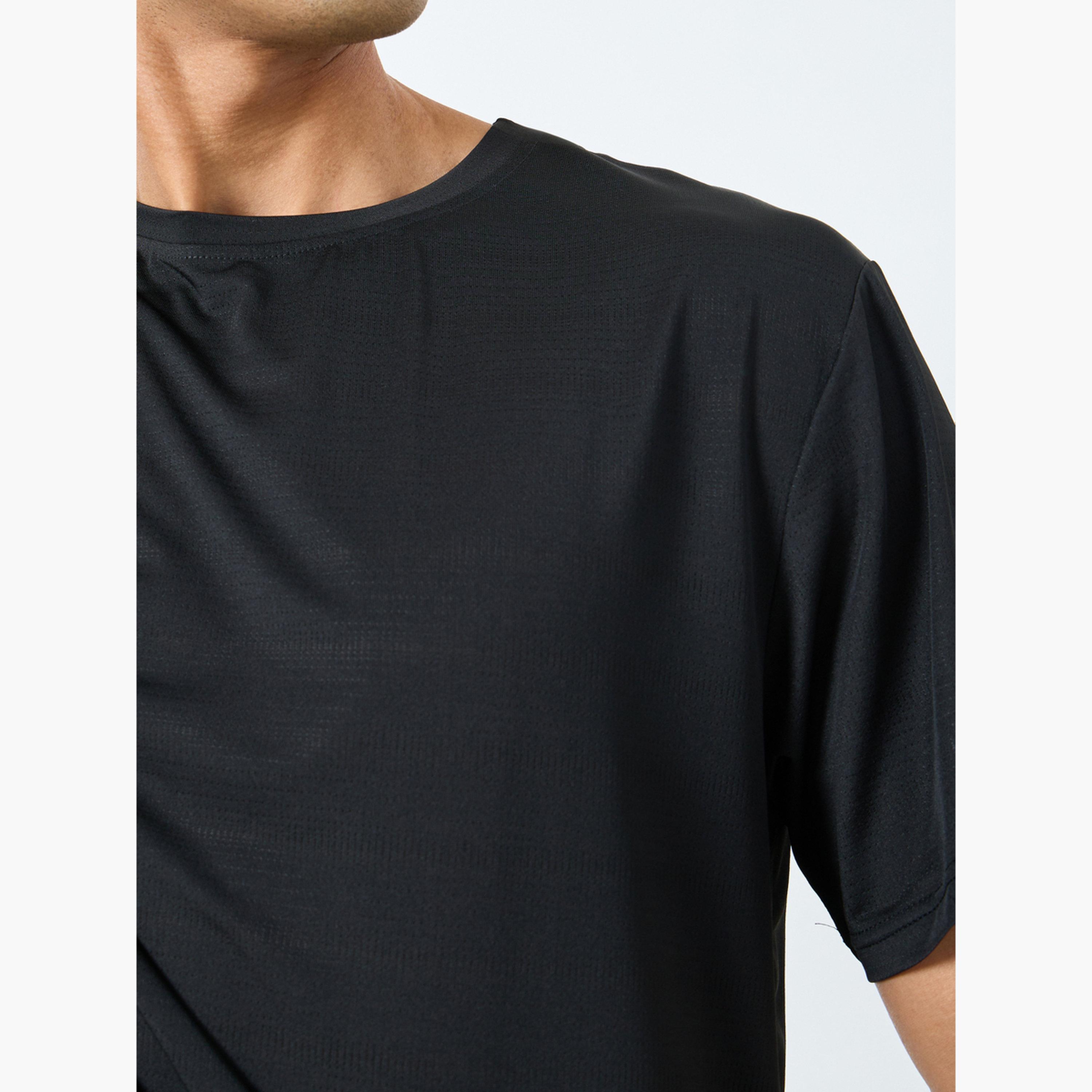 ستايلي - تي شيرت رياضي مريح برقبة دائرية وقصة عادية-men-clothing-sportswearandactivewear-tshirtsandpolos-image-3