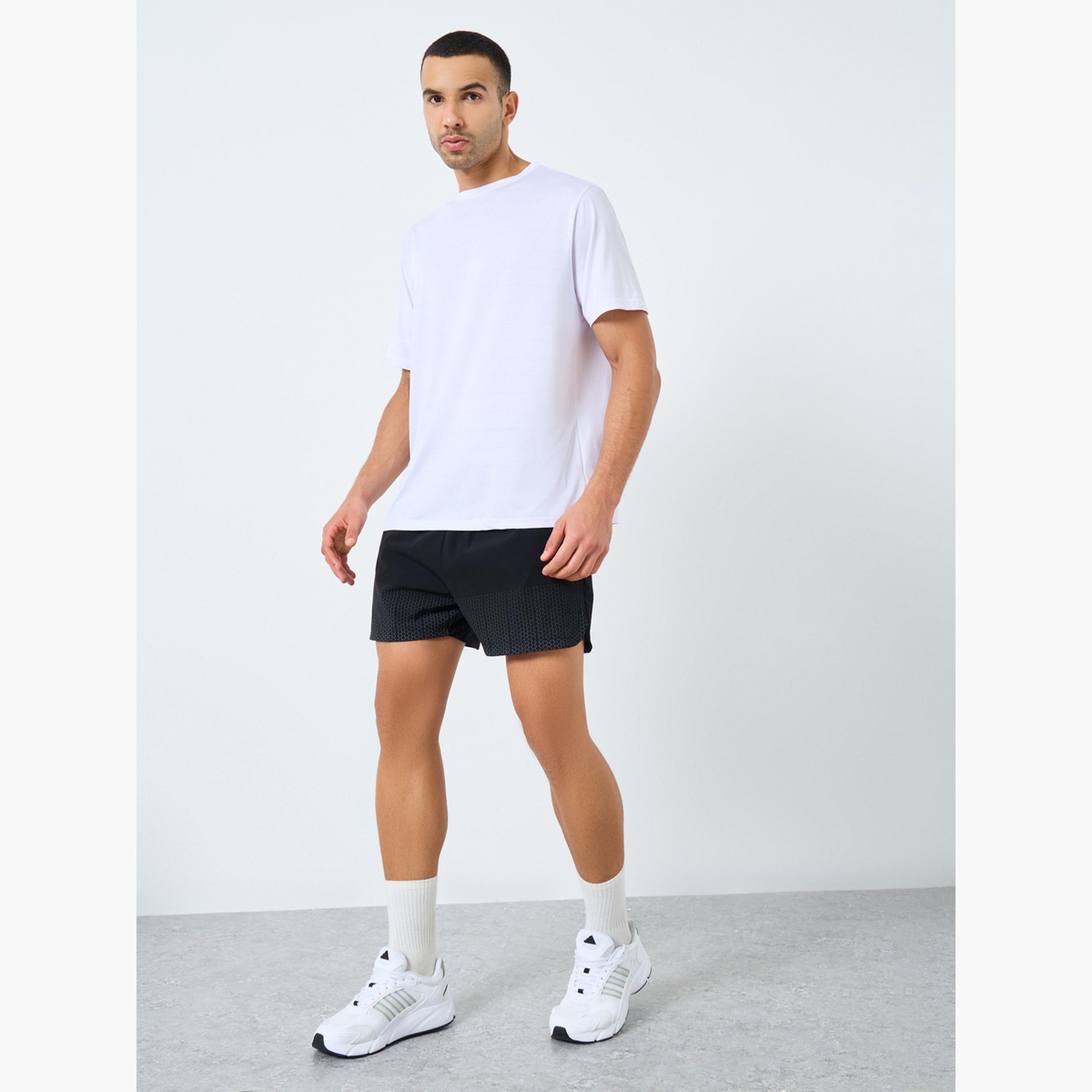 ستايلي - تي شيرت رياضي مريح برقبة دائرية وقصة عادية-men-clothing-sportswearandactivewear-tshirtsandpolos-image-2