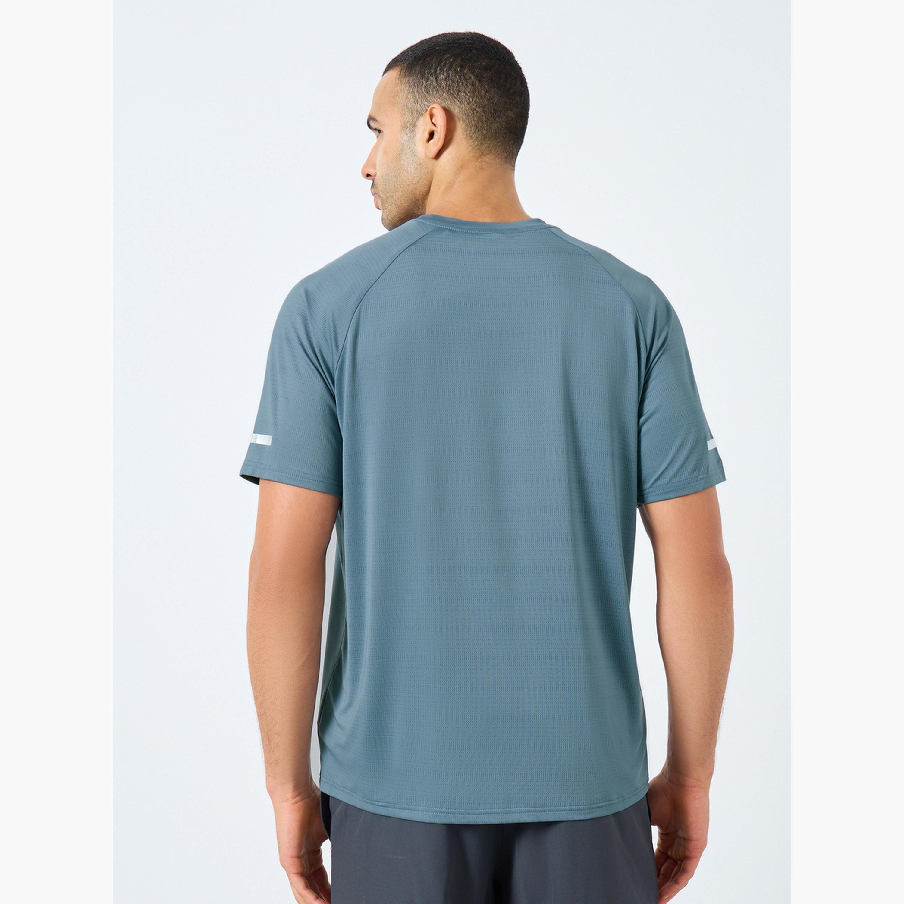 Styli Regular Fit Side Placement Print Detailing Athleisure T-Shirt-men-clothing-sportswearandactivewear-tshirtsandpolos-image-4
