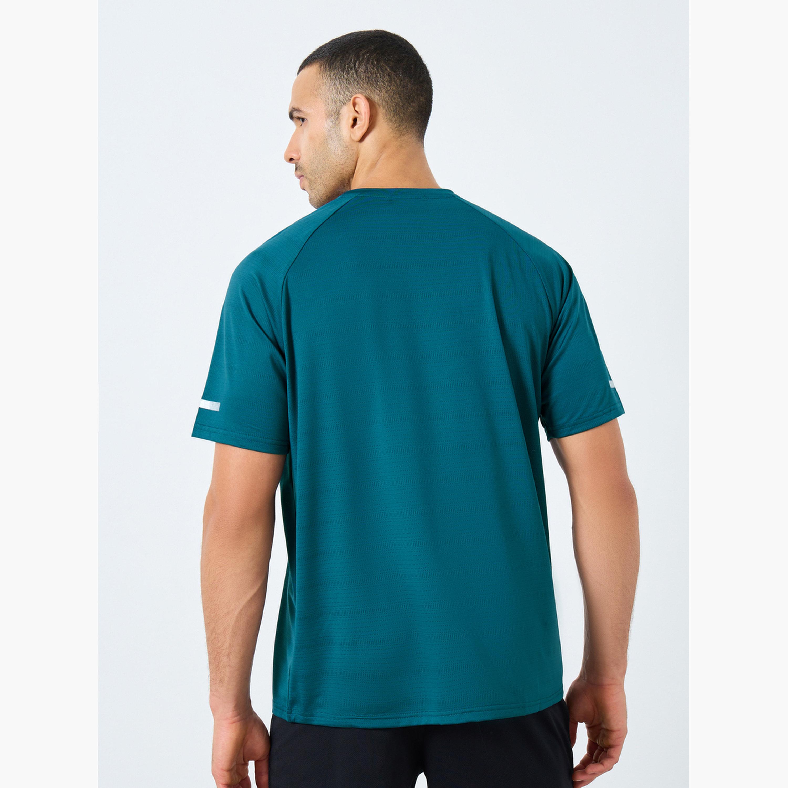 Styli Regular Fit Side Placement Print Detailing Athleisure T-Shirt-men-clothing-sportswearandactivewear-tshirtsandpolos-image-4