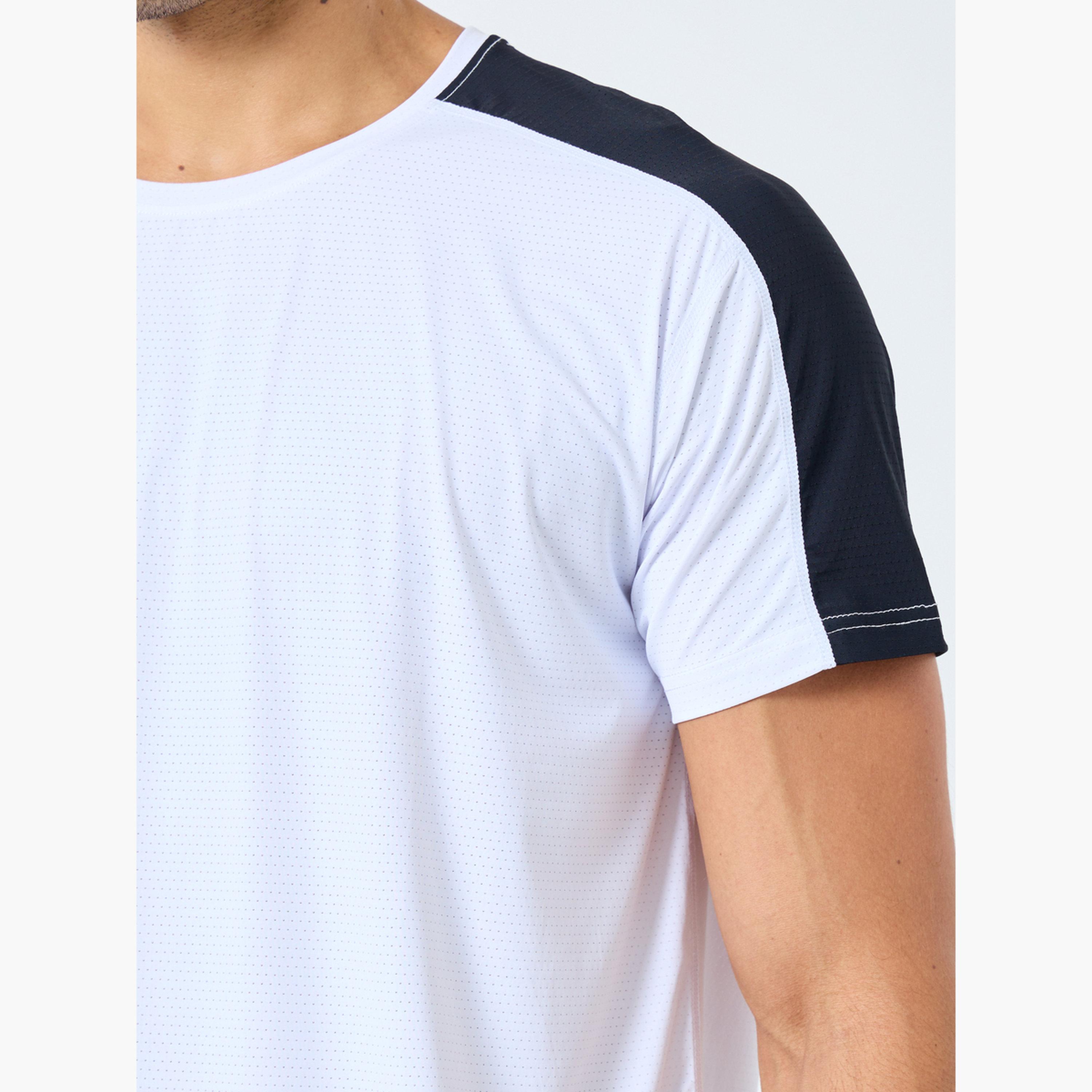 Styli Regular Fit Shoulder Contrast Detail Athleisure T-Shirt-men-clothing-sportswearandactivewear-tshirtsandpolos-image-3