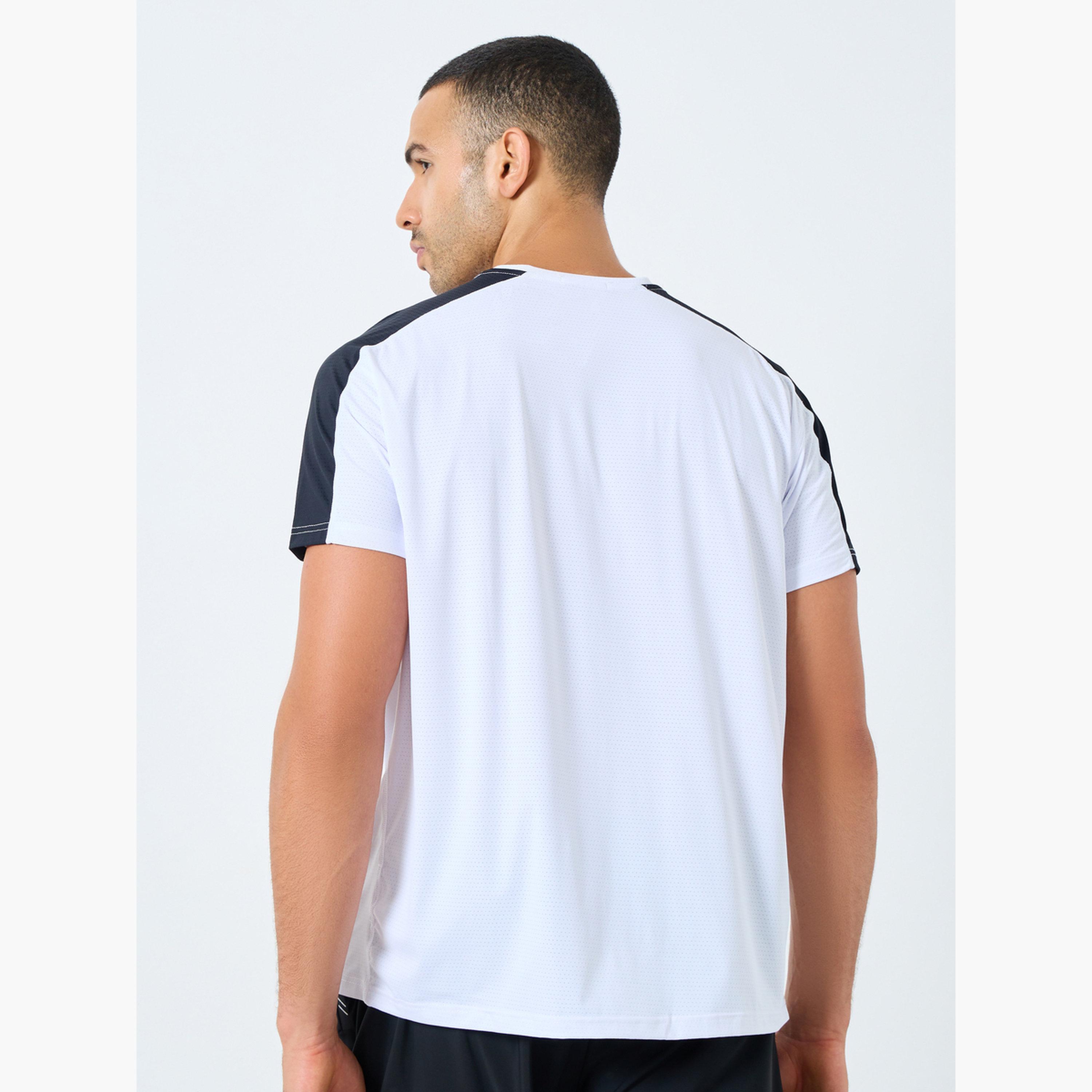 Styli Regular Fit Shoulder Contrast Detail Athleisure T-Shirt-men-clothing-sportswearandactivewear-tshirtsandpolos-image-4